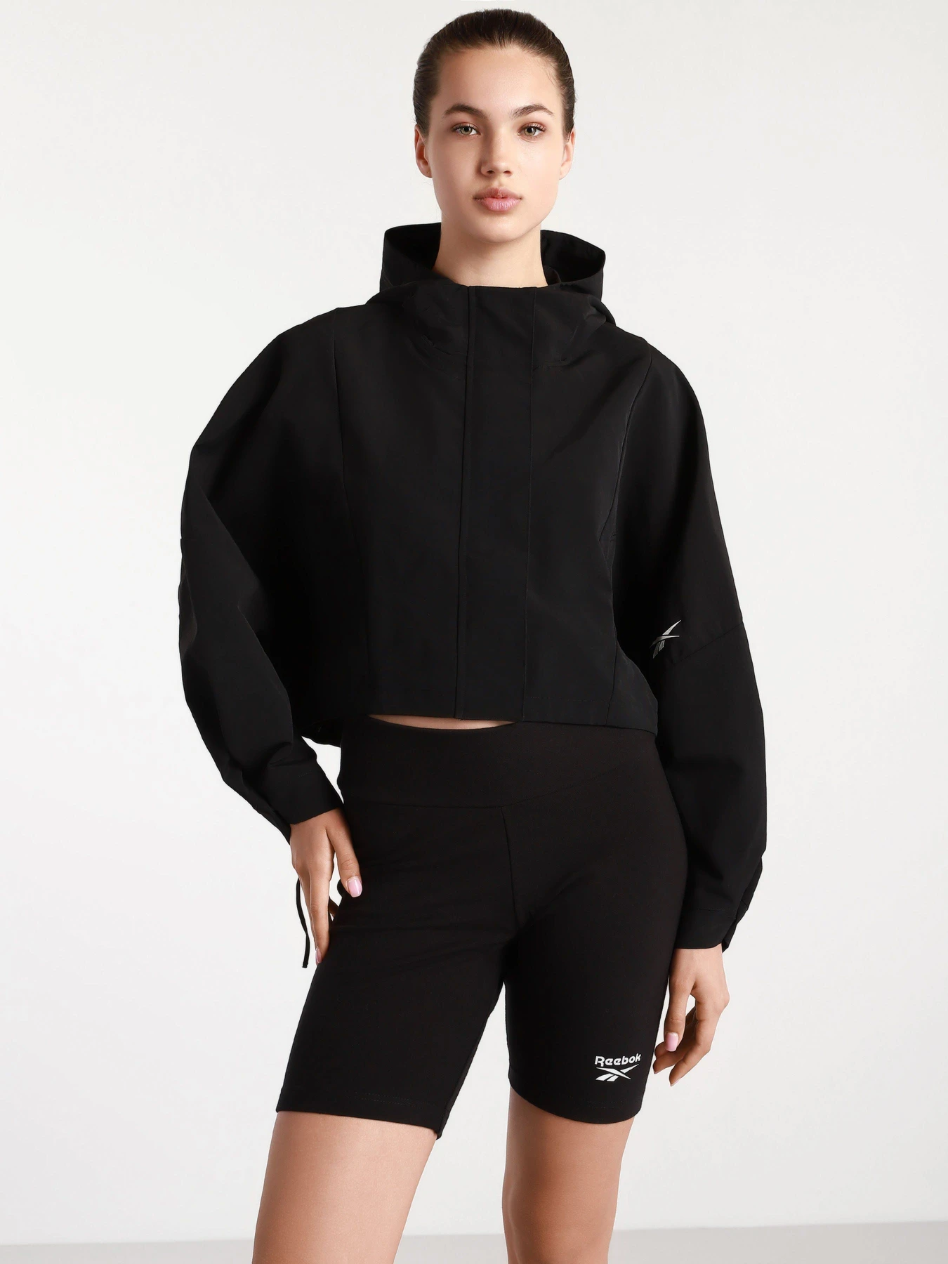 Худі та світшоти Reebok LAYERING WOVEN модель GL2594 Худі та світшоти Reebok LAYERING WOVEN модель GL2594 Фото