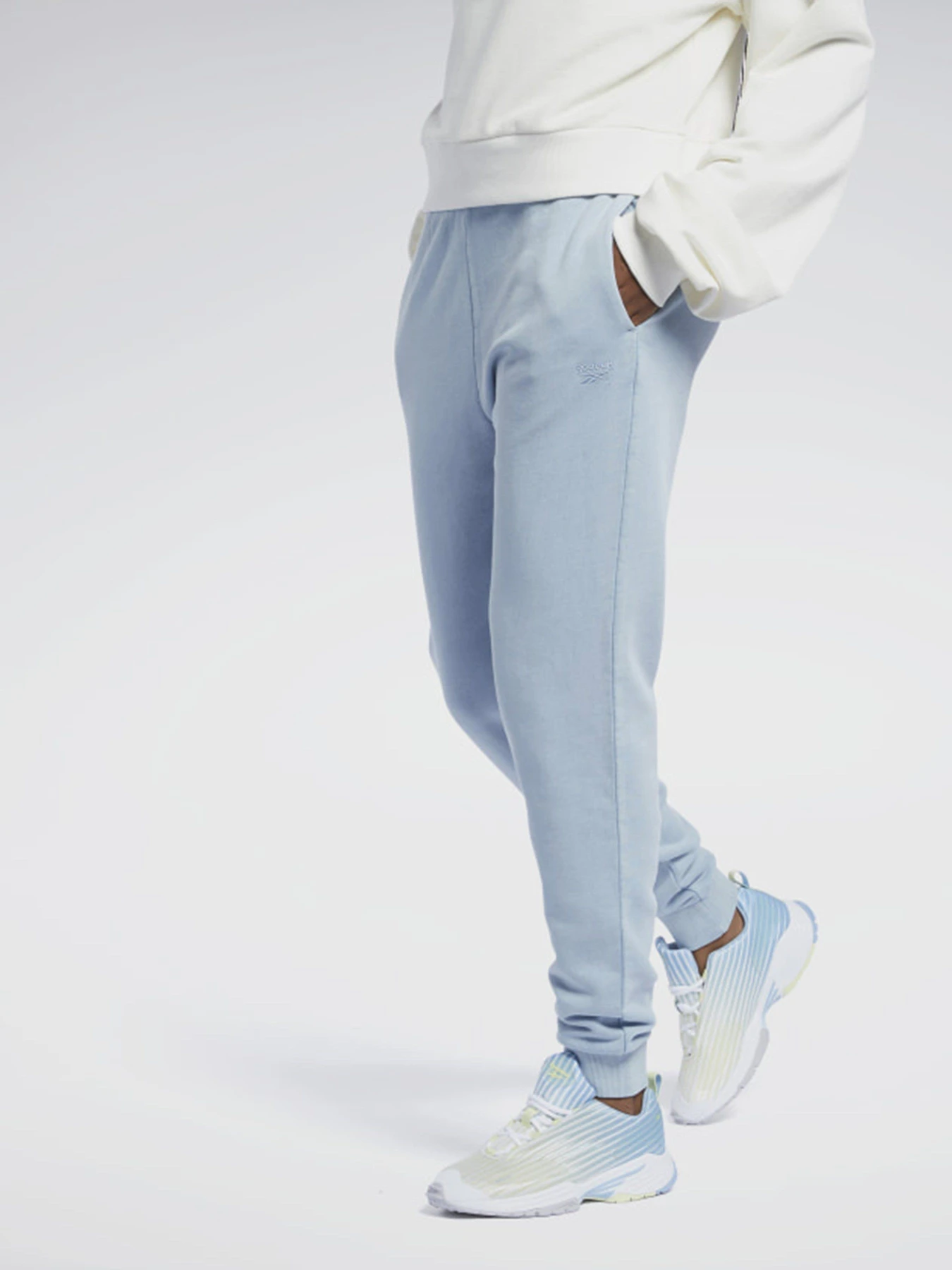 Брюки Reebok CLASSICS NATURAL DYE модель GP7887 Фото