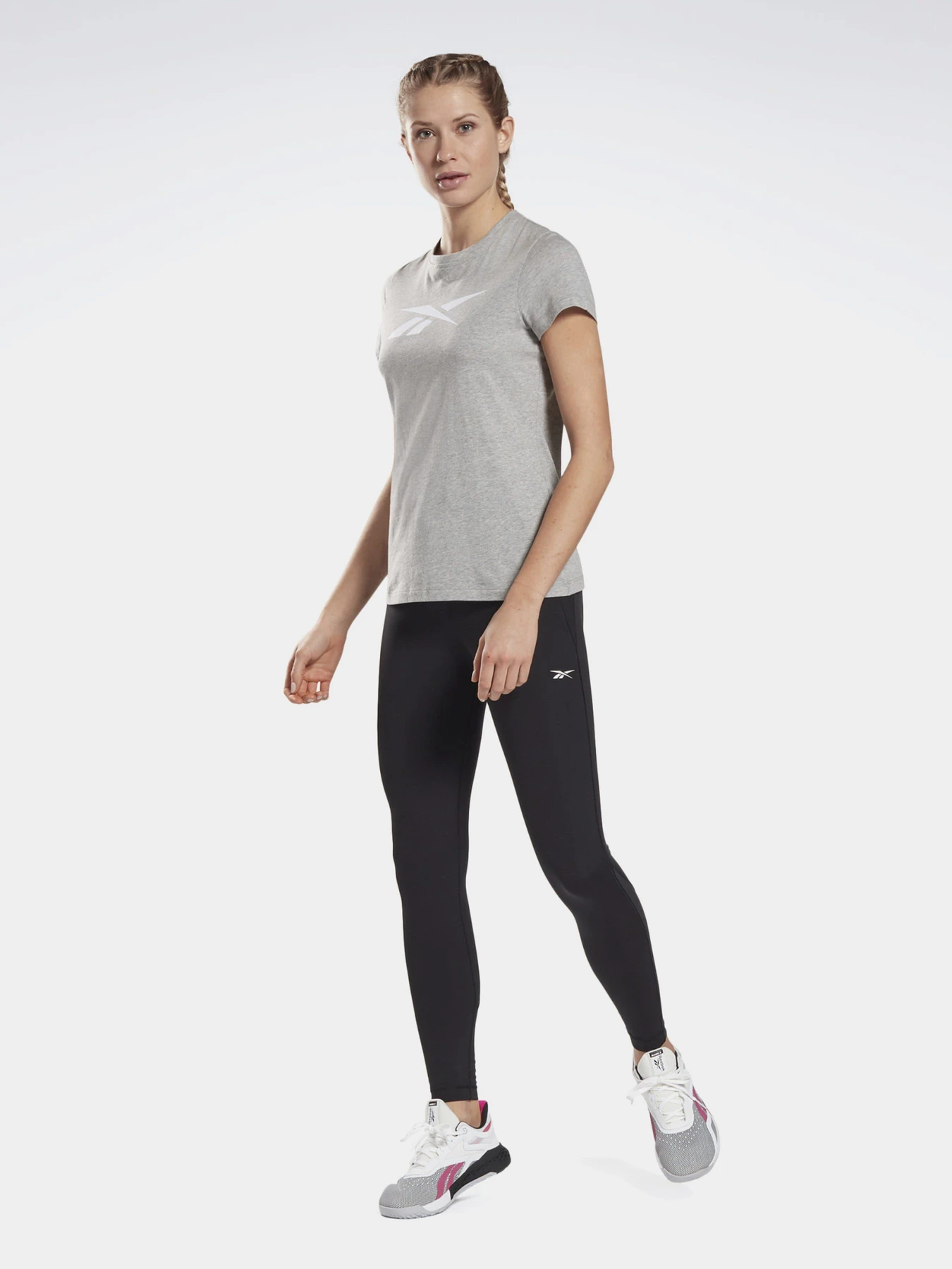Футболки и поло Reebok TRAINING ESSENTIALS VECTOR GRAPHIC модель GN5629 Футболки и поло Reebok TRAINING ESSENTIALS VECTOR GRAPHIC модель GN5629 Фото