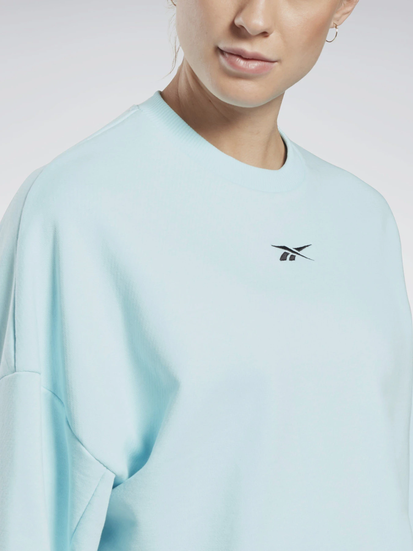 Худі та світшоти Reebok STUDIO CROPPED FRENCH TERRY CREW модель GI8310 Худі та світшоти Reebok STUDIO CROPPED FRENCH TERRY CREW модель GI8310 Фото