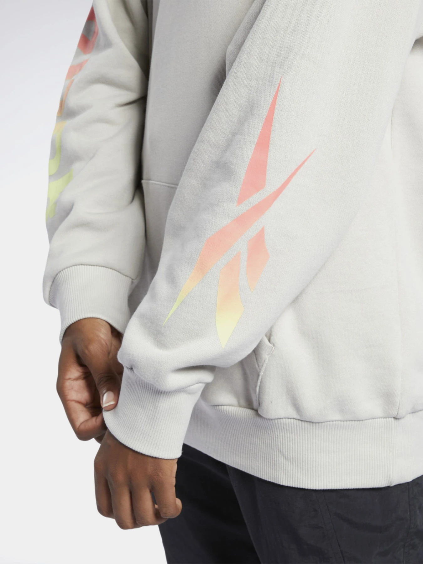 Худі та світшоти Reebok Classics Graphic Festival модель GP1270 Худі та світшоти Reebok Classics Graphic Festival модель GP1270 Фото