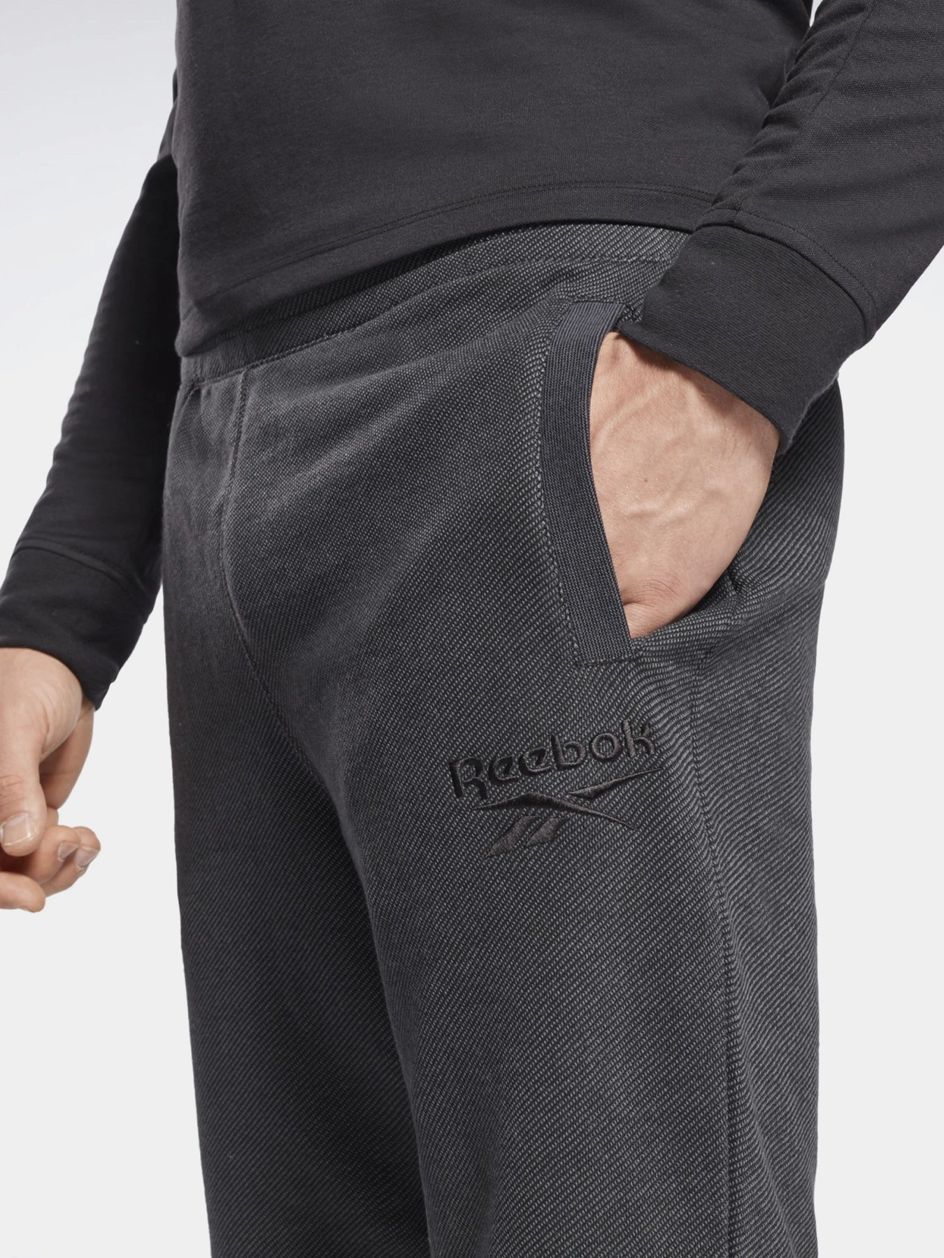 Шорты Reebok TRAINING ESSENTIALS MÉLANGE модель GI9417 Шорты Reebok TRAINING ESSENTIALS MÉLANGE модель GI9417 Фото
