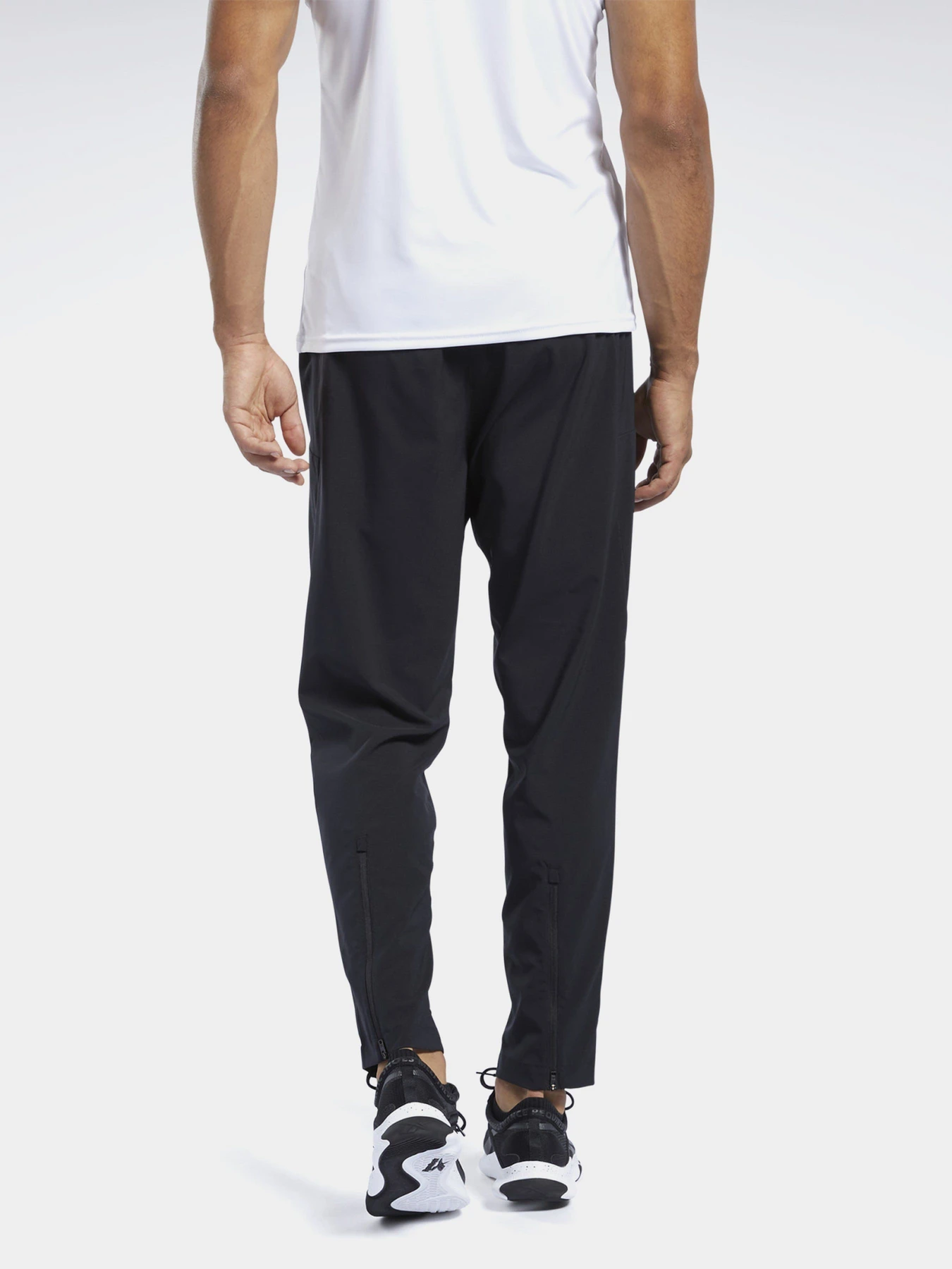 Брюки Reebok WORKOUT READY модель FJ4060 Фото