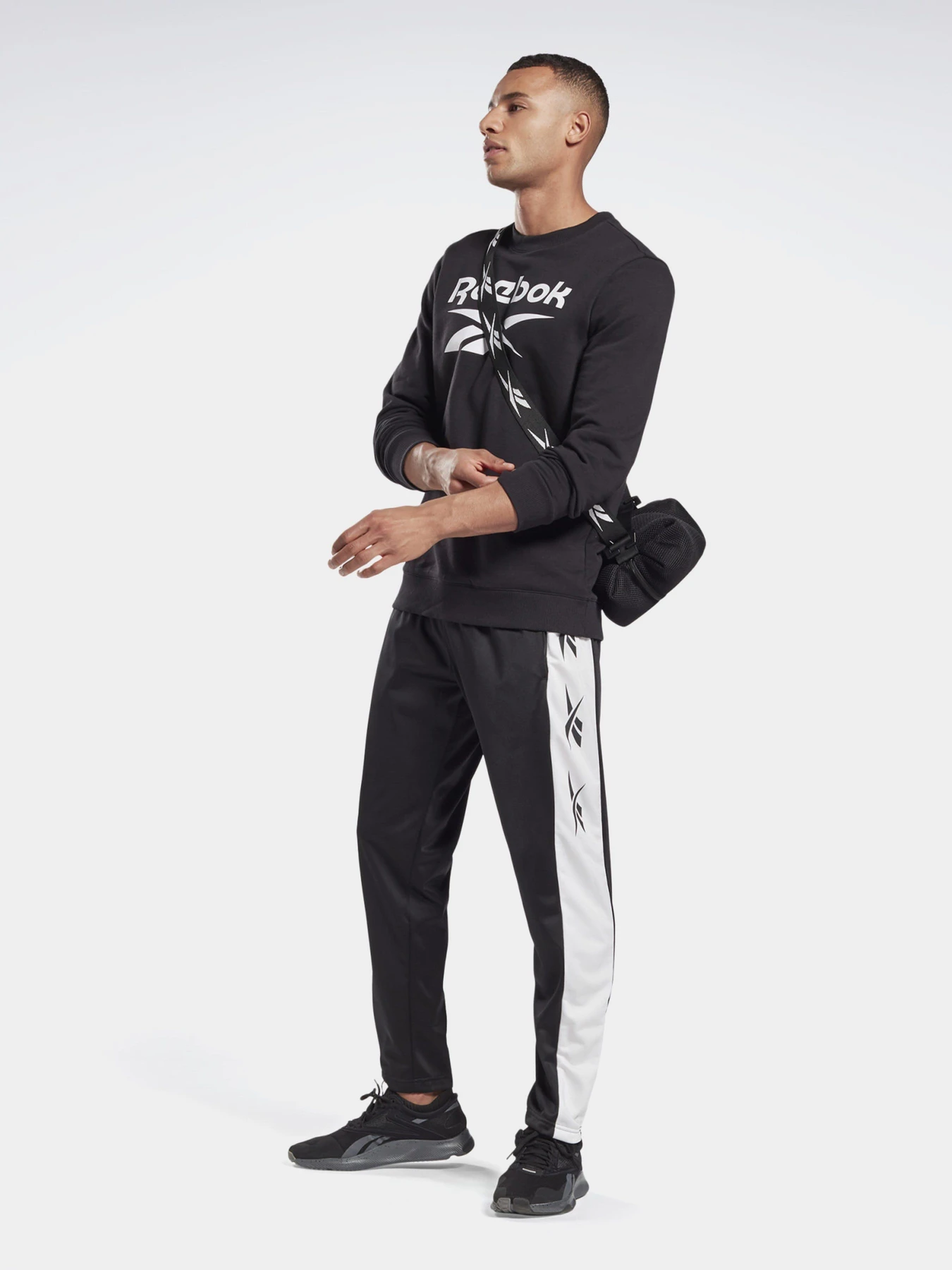 Брюки Reebok TE VECTOR модель GL3153 Брюки Reebok TE VECTOR модель GL3153 Фото