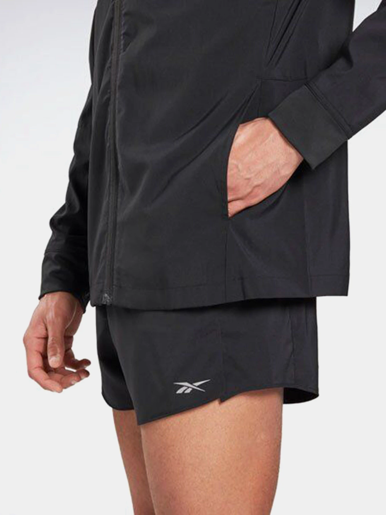 Худи и свитшоты Reebok RUNNING ESSENTIALS WOVEN модель FU1328 Худи и свитшоты Reebok RUNNING ESSENTIALS WOVEN модель FU1328 Фото