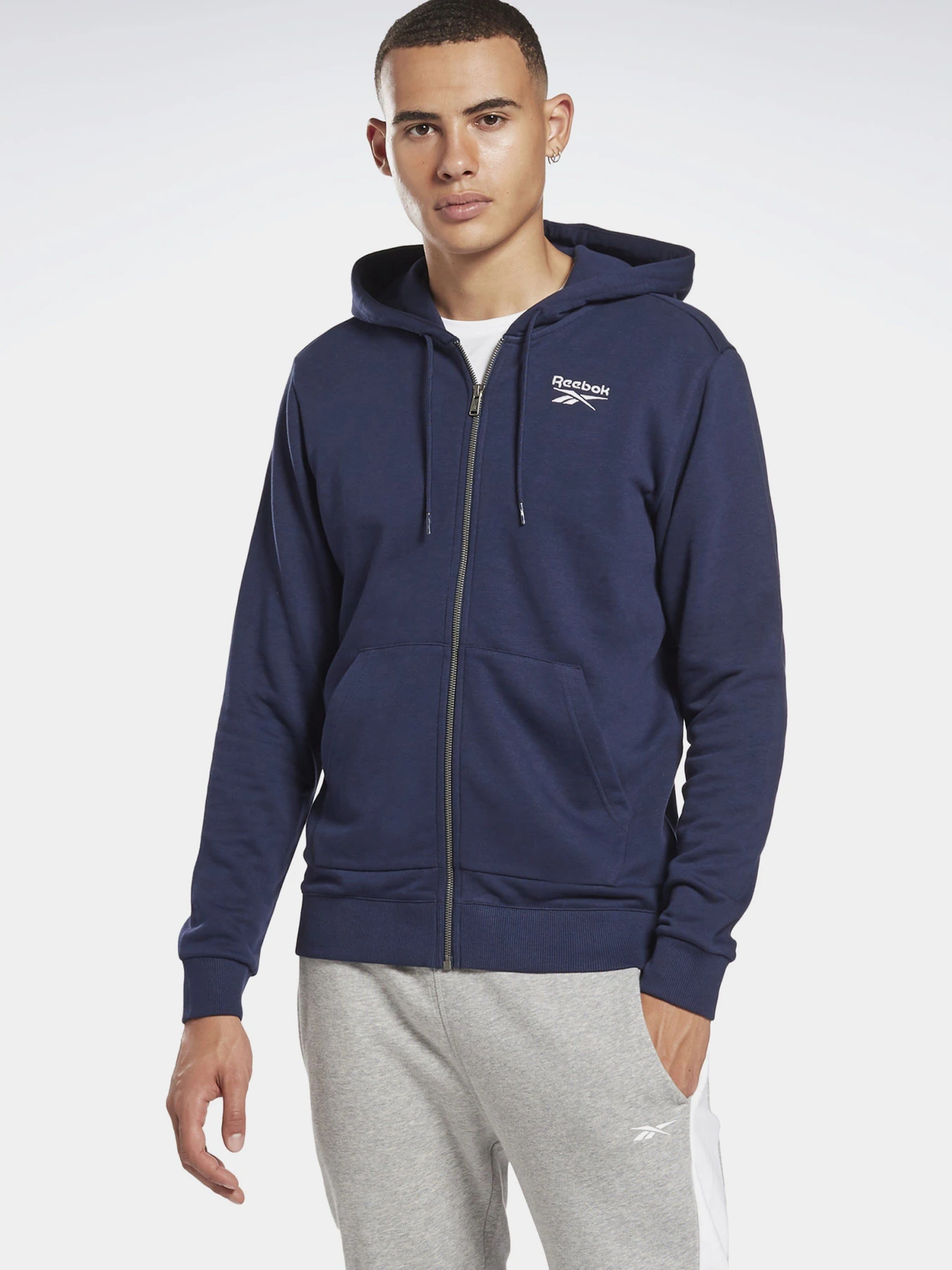 Худи и свитшоты Reebok IDENTITY ZIP-UP модель GJ0644 Худи и свитшоты Reebok IDENTITY ZIP-UP модель GJ0644 Фото