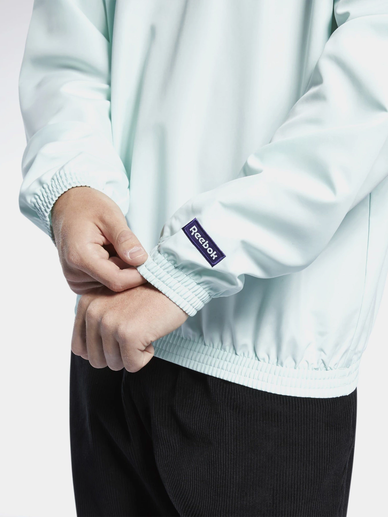 Худи и свитшоты Reebok CLASSICS CREW модель GL1665 Фото