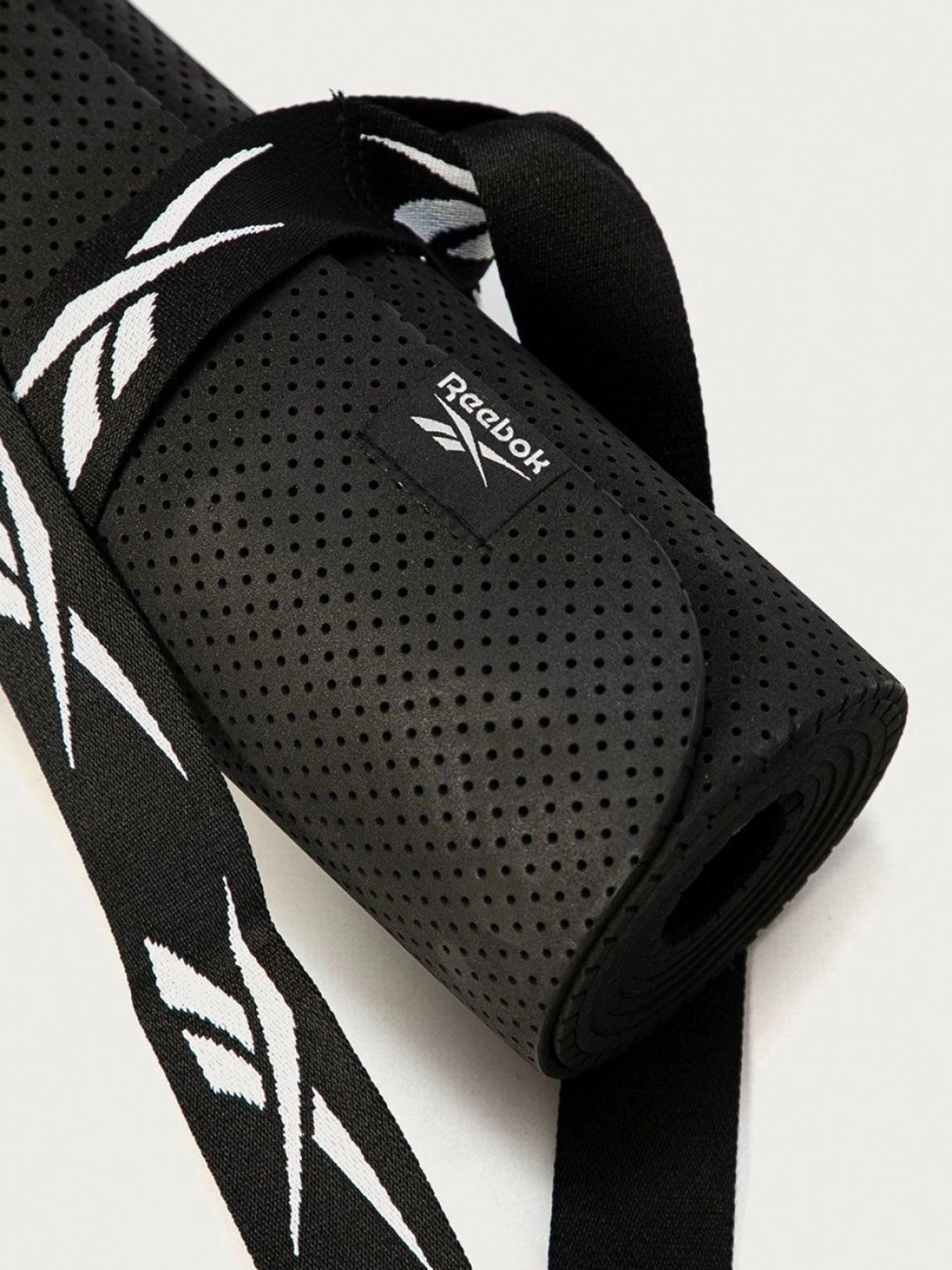 Килимок туристичний Reebok TECH STYLE модель GD0626 Фото