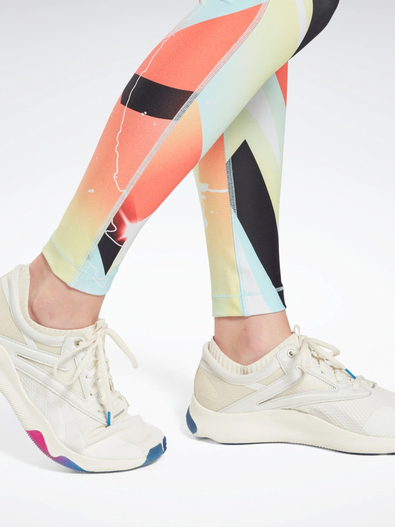 Брюки Reebok LUX BOLD - RETRO VECTOR модель GL2834 Брюки Reebok LUX BOLD - RETRO VECTOR модель GL2834 Фото