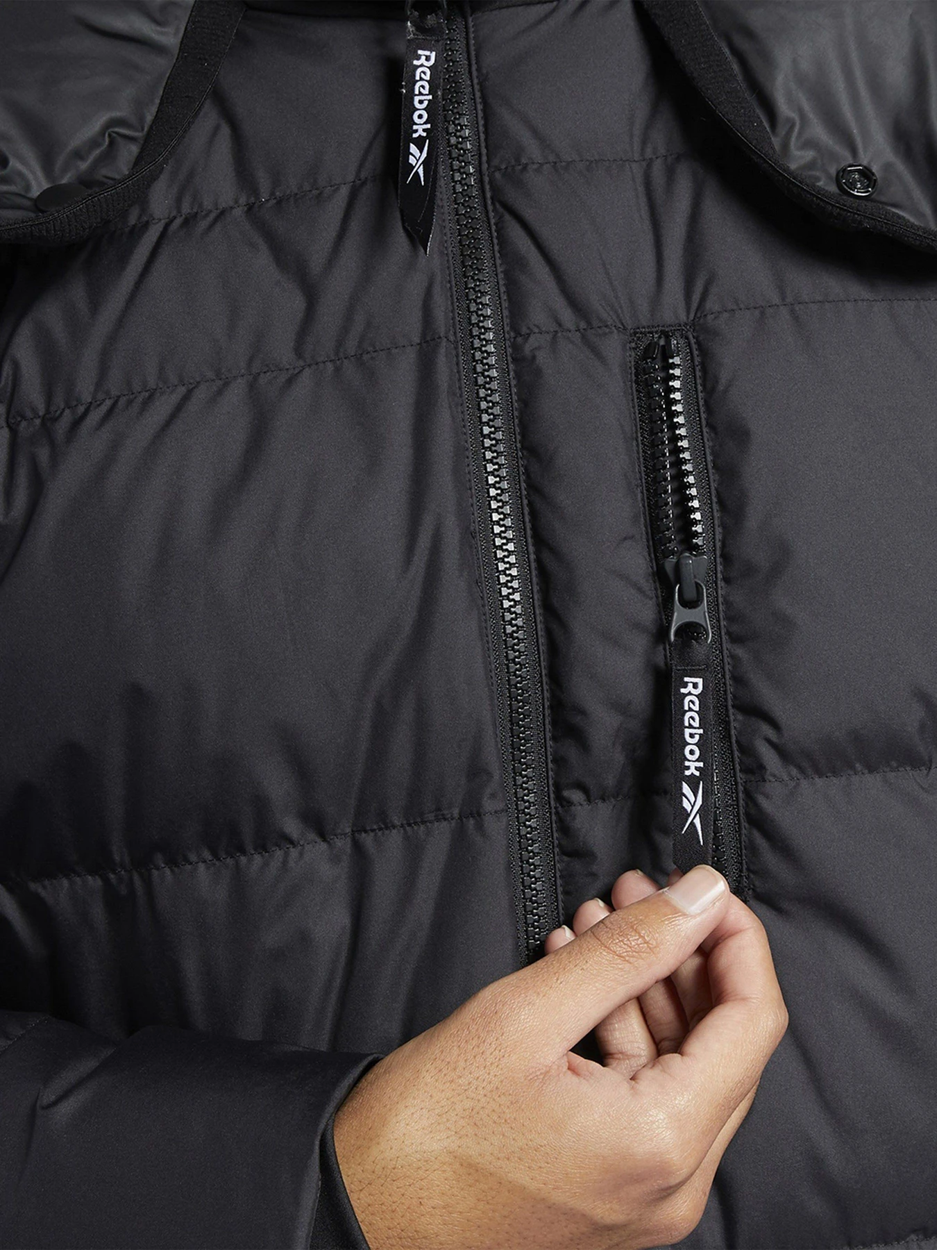 Куртки та дублянки Reebok Outerwear Classics модель GR8985 Фото