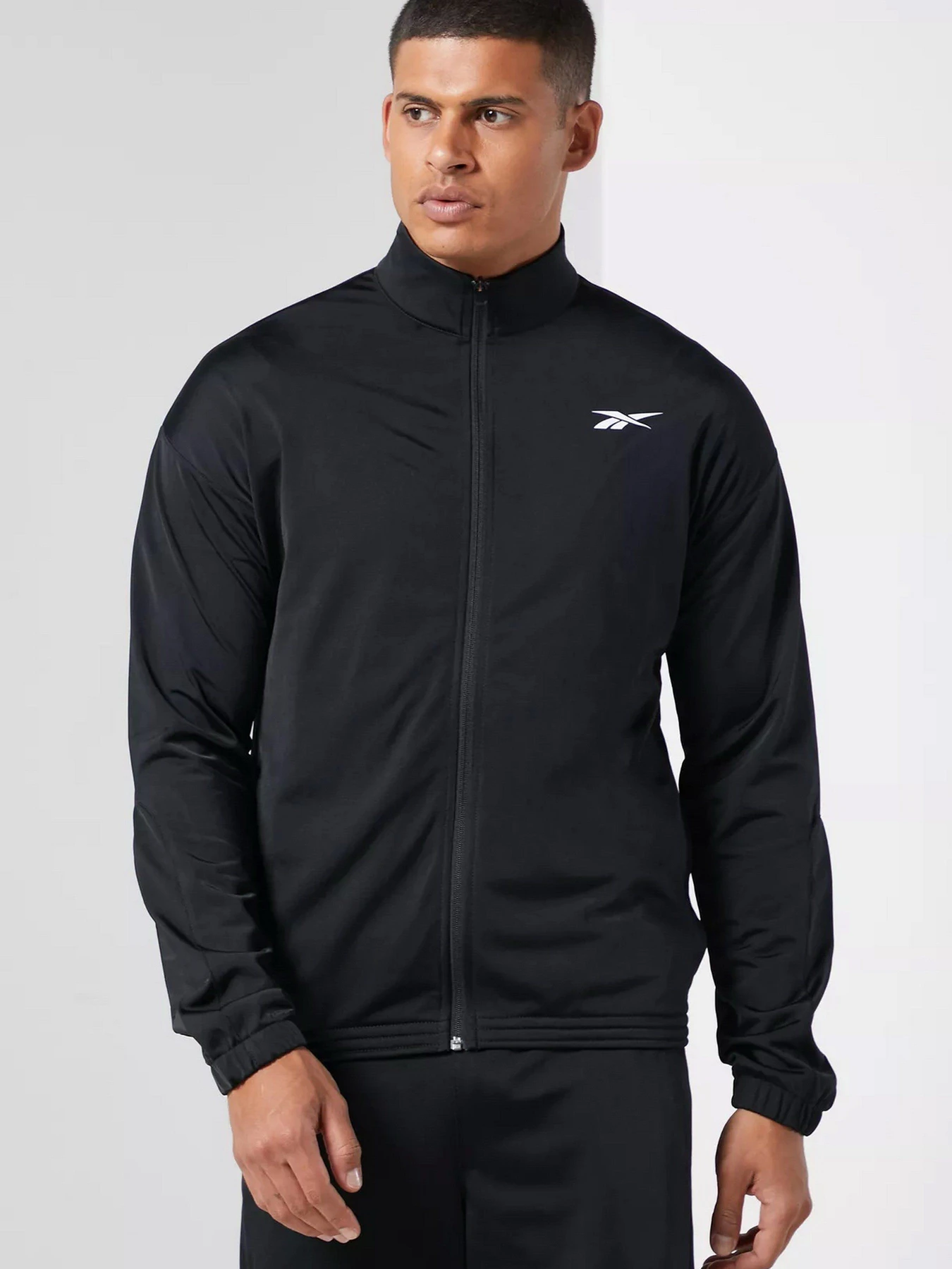 Костюмы Reebok Myt Tracksuit модель GT5783 Костюмы Reebok Myt Tracksuit модель GT5783 Фото