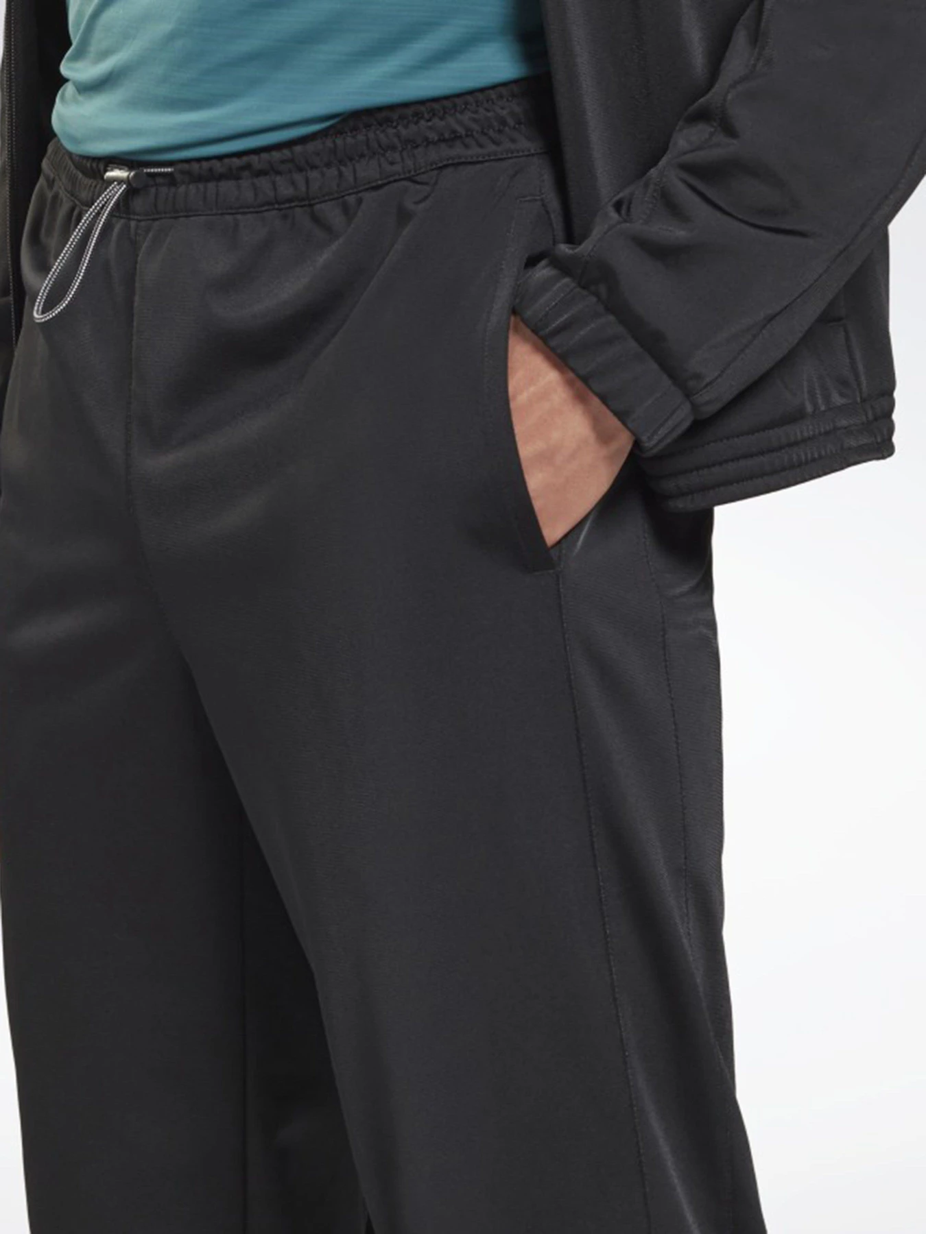 Костюмы Reebok Myt Tracksuit модель GT5783 Костюмы Reebok Myt Tracksuit модель GT5783 Фото