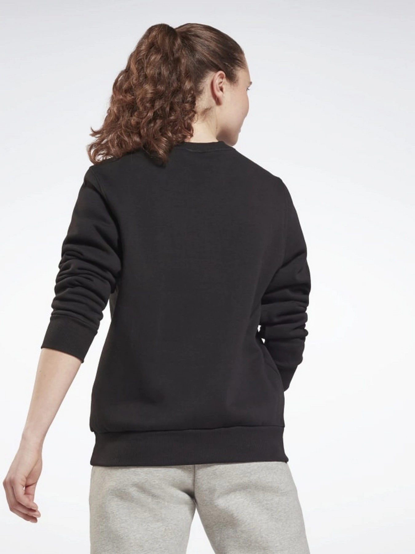 Худі та світшоти Reebok RI BL FLEECE CREW модель GS9378 Худі та світшоти Reebok RI BL FLEECE CREW модель GS9378 Фото