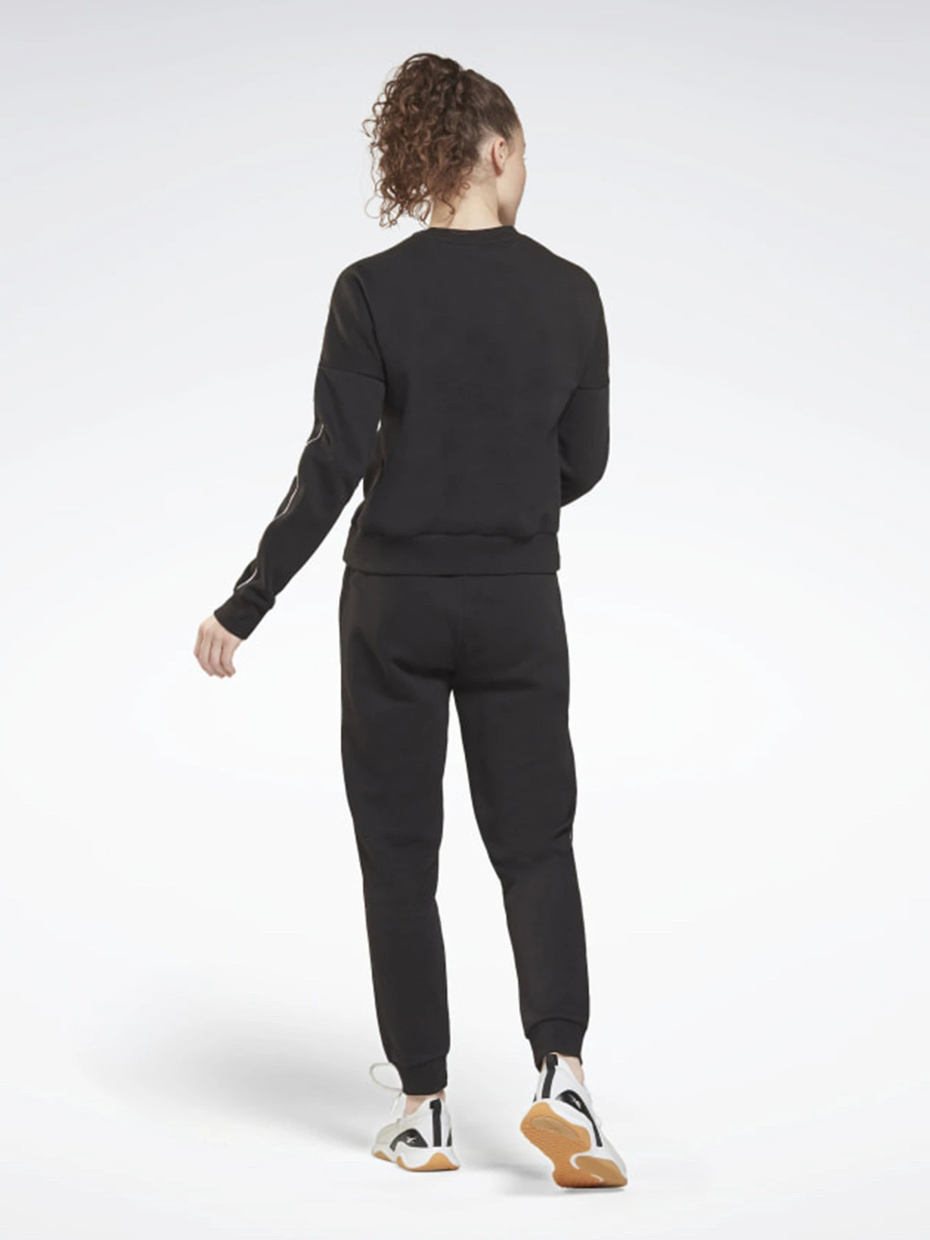 Костюмы Reebok TE PIPING TRACKSUIT модель GV3293 Костюмы Reebok TE PIPING TRACKSUIT модель GV3293 Фото