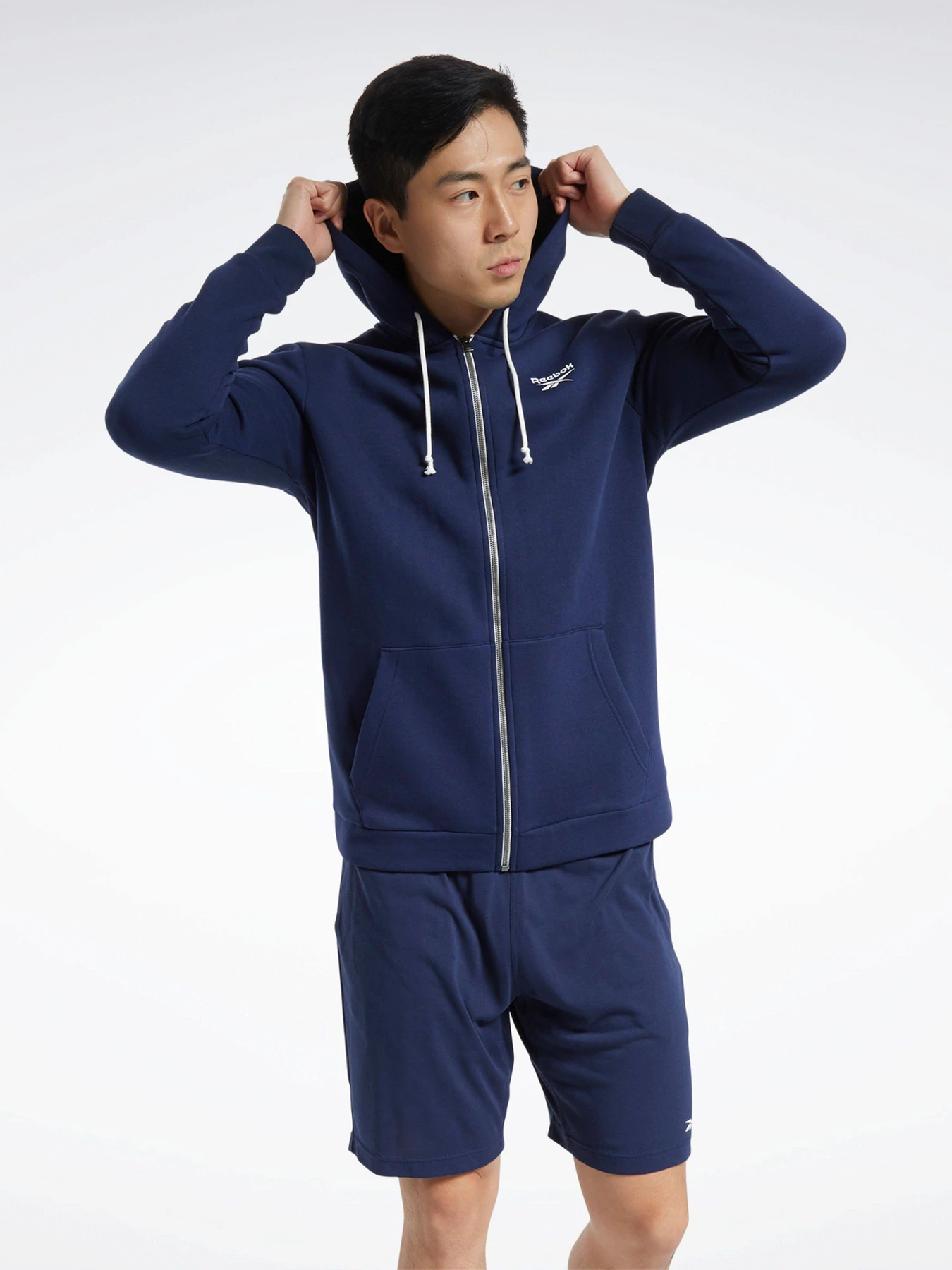 Худі та світшоти Reebok Training Essentials модель FU3230 Фото