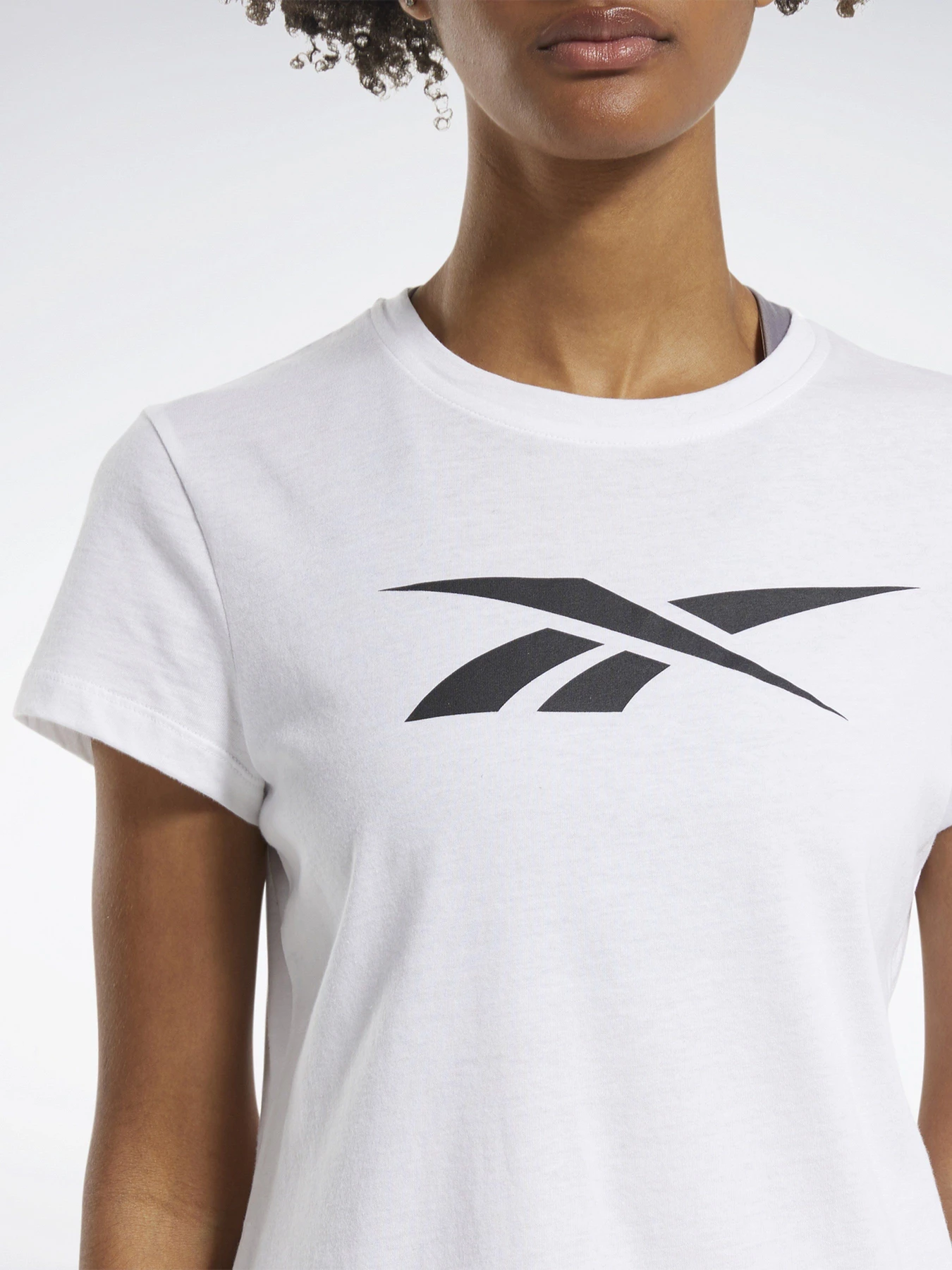 Футболки и поло Reebok Training Essentials модель FU2331 Футболки и поло Reebok Training Essentials модель FU2331 Фото