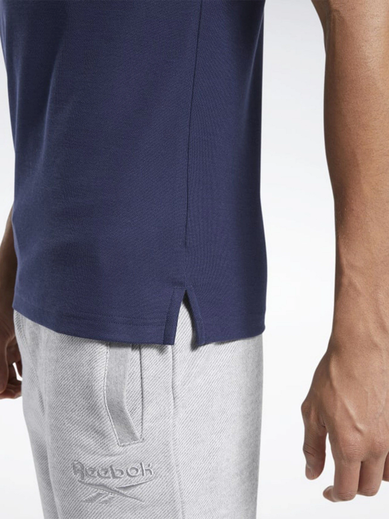 Футболки и поло Reebok Training Essentials модель FU3095 Футболки и поло Reebok Training Essentials модель FU3095 Фото