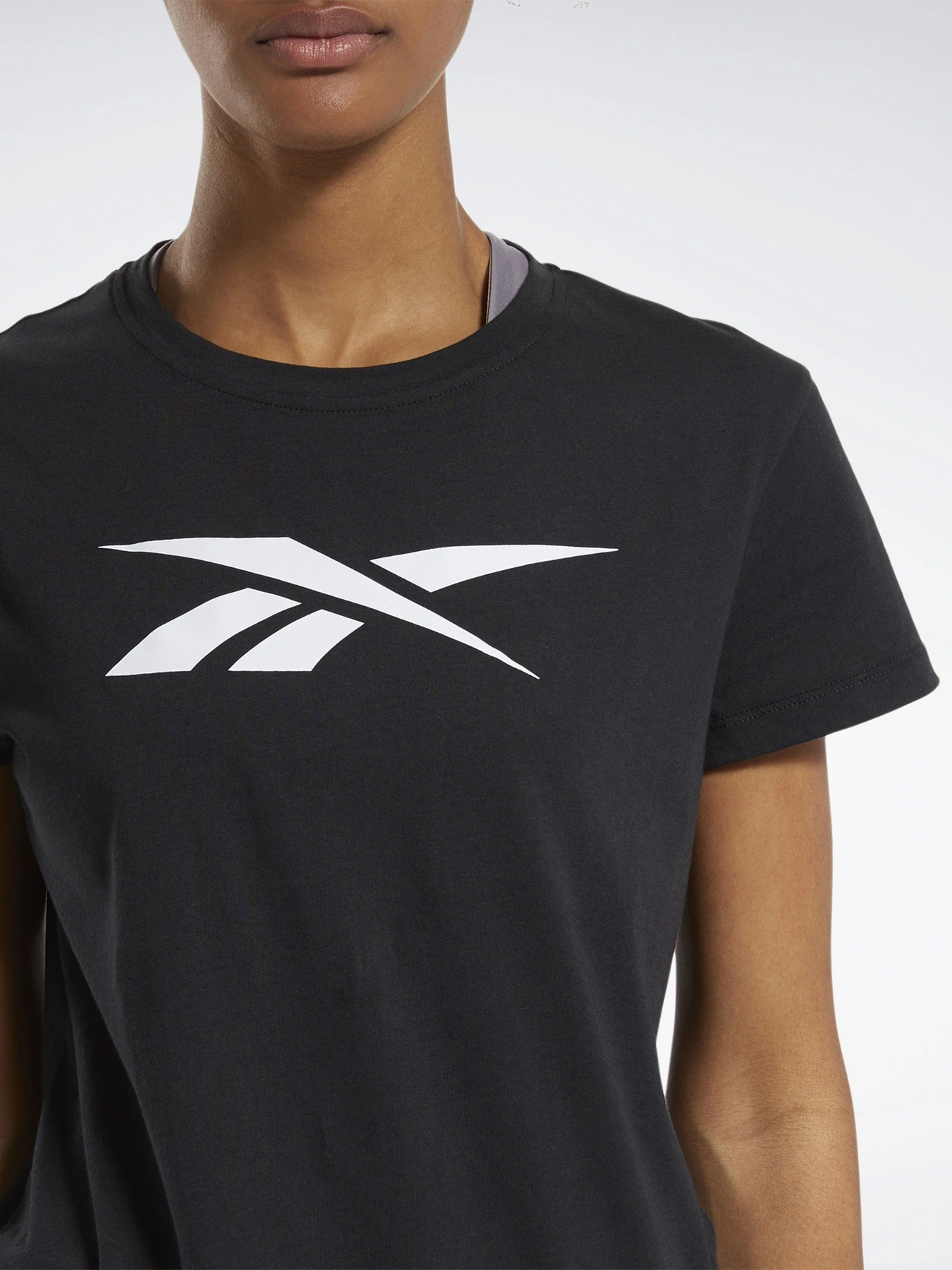 Футболки и поло Reebok Training Essentials модель GH5304 Футболки и поло Reebok Training Essentials модель GH5304 Фото
