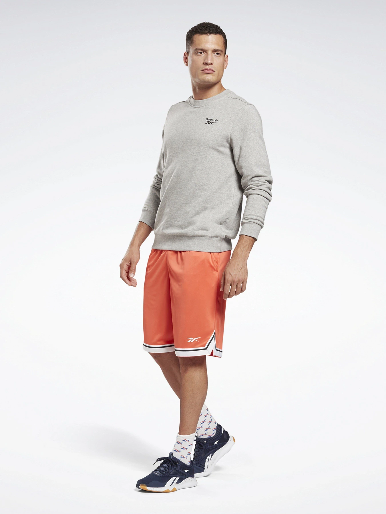 Худи и свитшоты Reebok Identity Crew модель GJ0550 Худи и свитшоты Reebok Identity Crew модель GJ0550 Фото