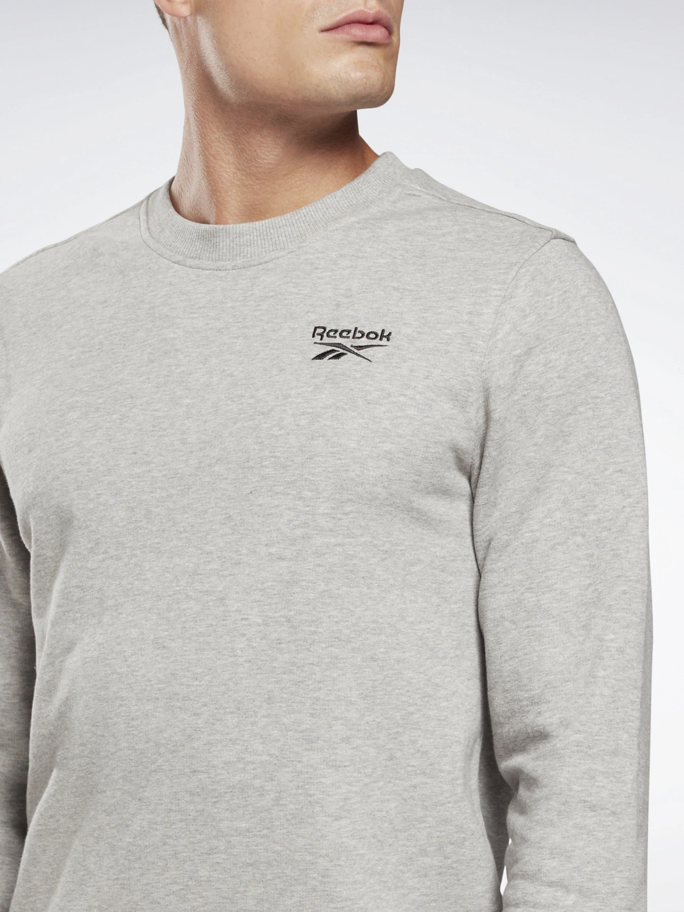 Худи и свитшоты Reebok Identity Crew модель GJ0550 Худи и свитшоты Reebok Identity Crew модель GJ0550 Фото