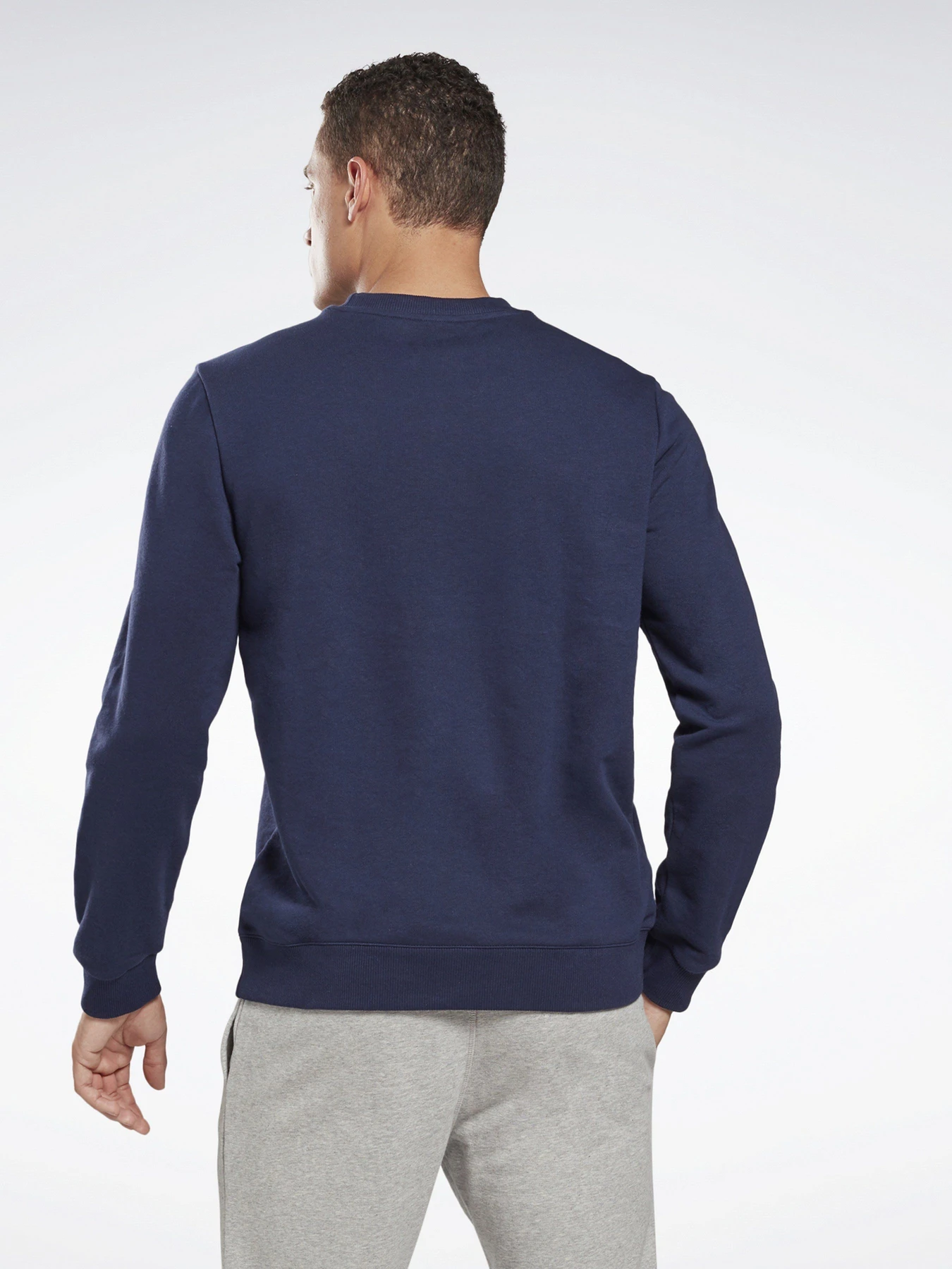 Худи и свитшоты Reebok Identity Crew модель GJ0555 Худи и свитшоты Reebok Identity Crew модель GJ0555 Фото