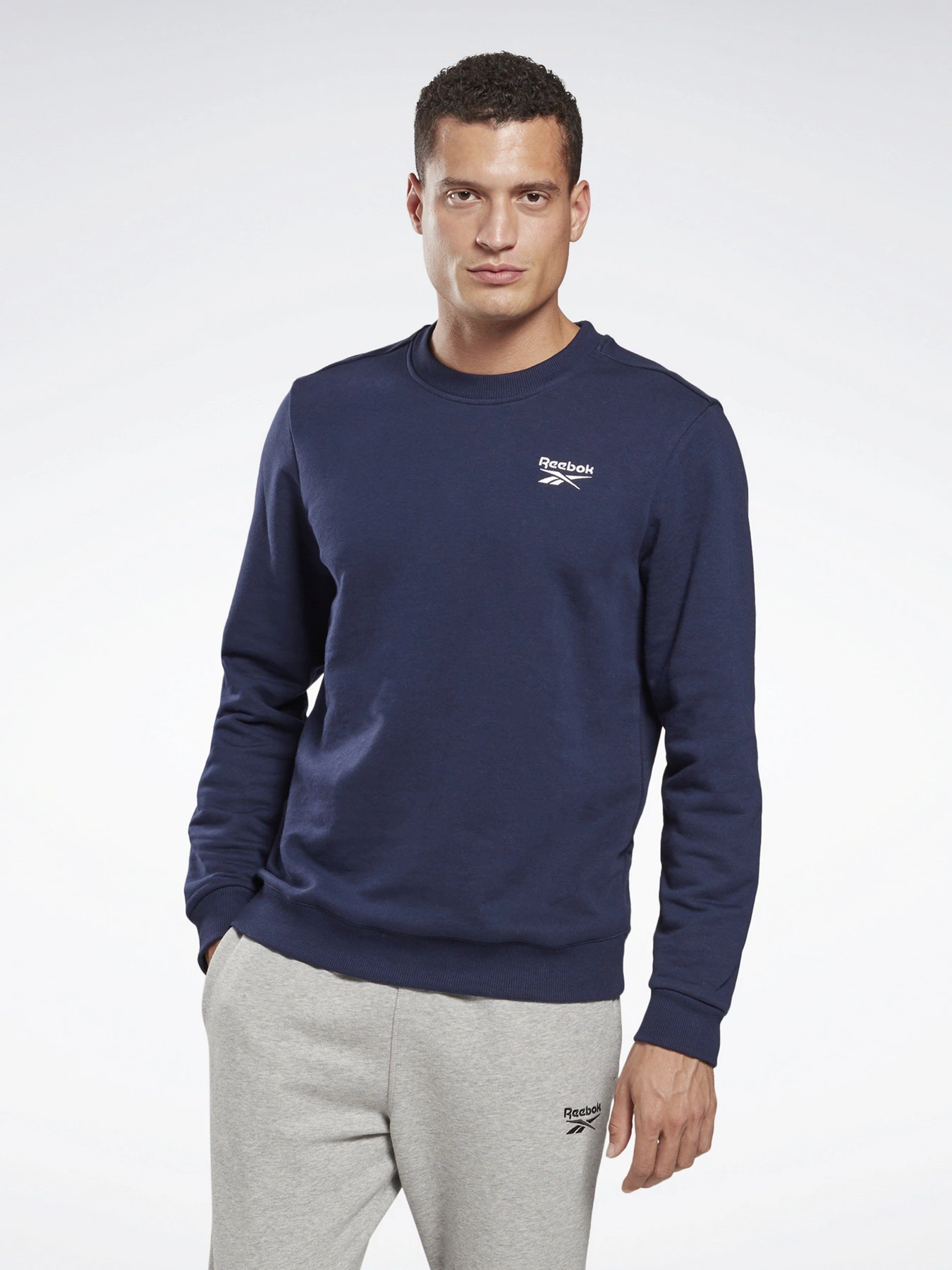Худи и свитшоты Reebok Identity Crew модель GJ0555 Худи и свитшоты Reebok Identity Crew модель GJ0555 Фото