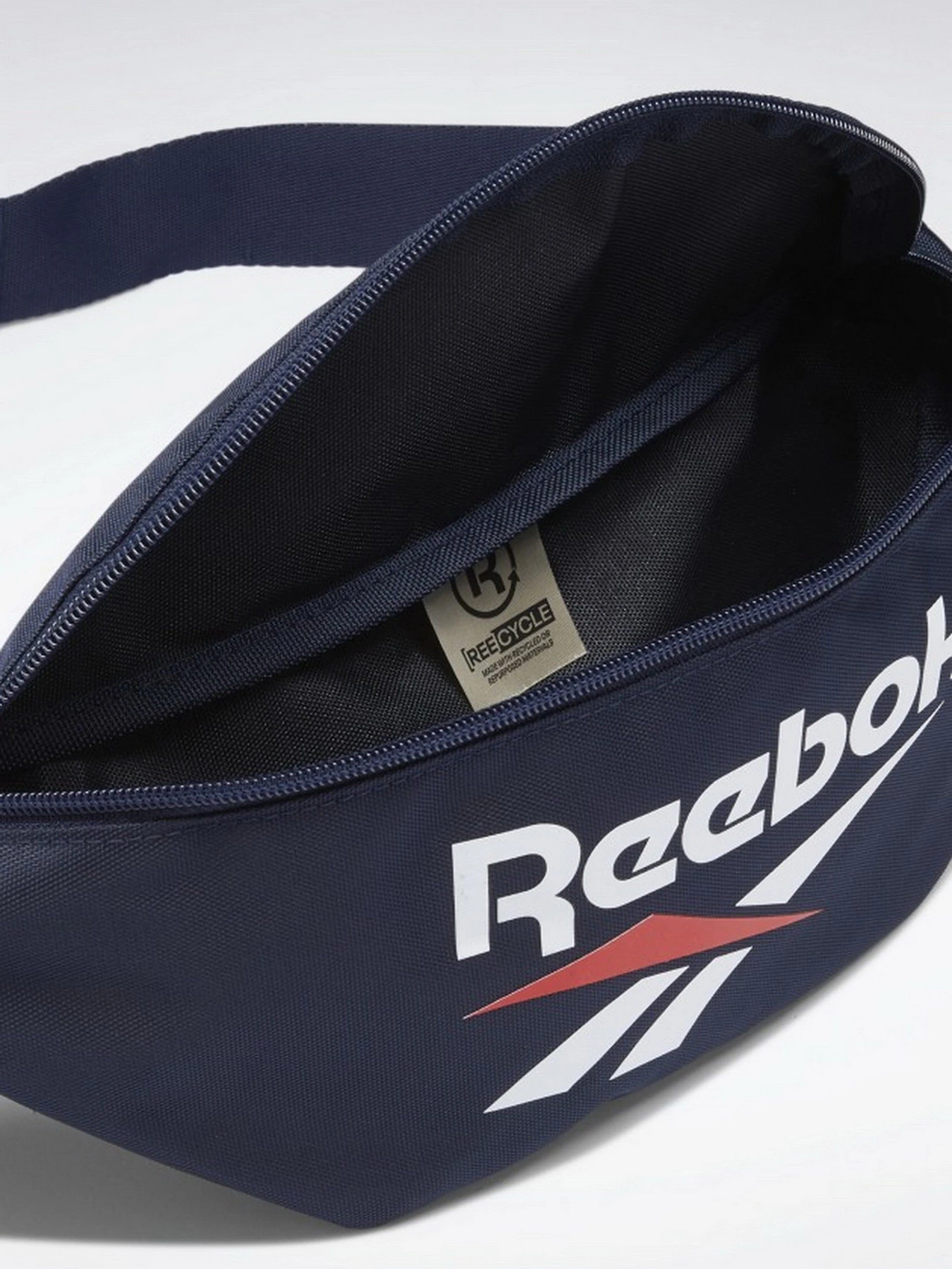 Сумки Reebok Classics Foundation модель GP0156 Сумки Reebok Classics Foundation модель GP0156 Фото