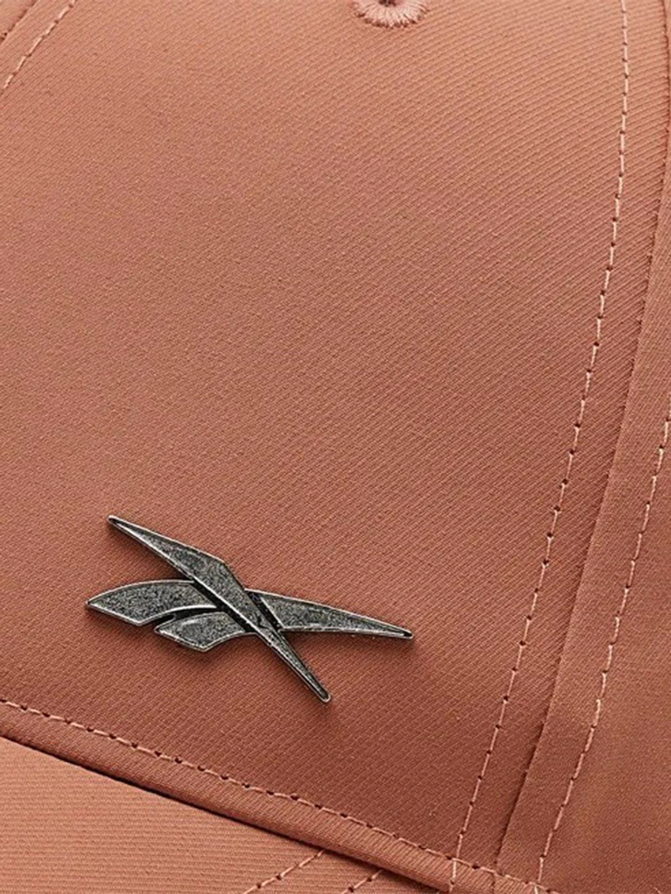 Шапки и кепки Reebok Active Foundation Badge модель HD9885 Шапки и кепки Reebok Active Foundation Badge модель HD9885 Фото