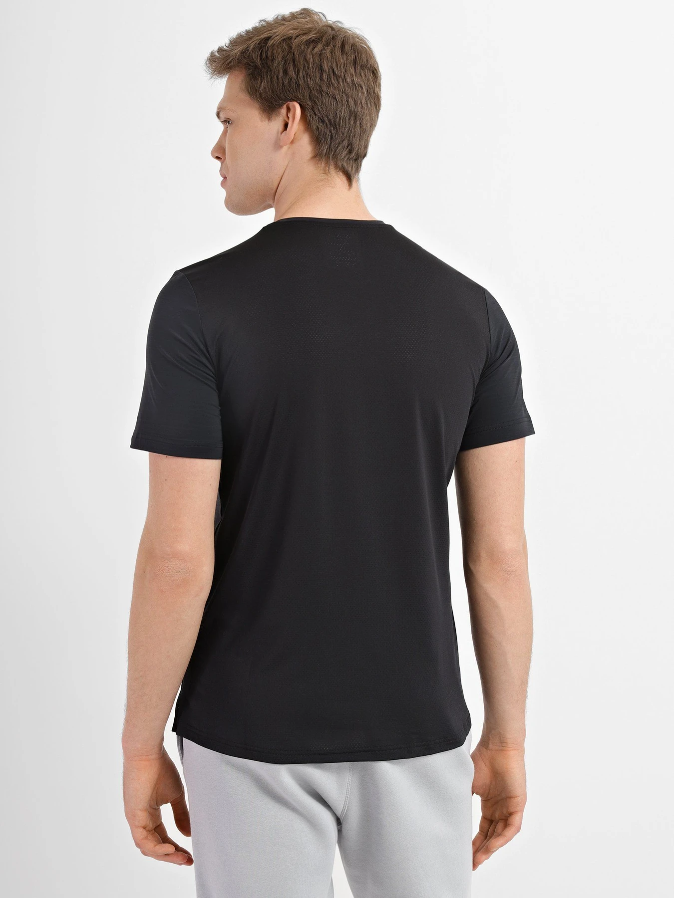 Футболки и поло Reebok ACTIVCHILL Graphic Move модель H46597 Футболки и поло Reebok ACTIVCHILL Graphic Move модель H46597 Фото