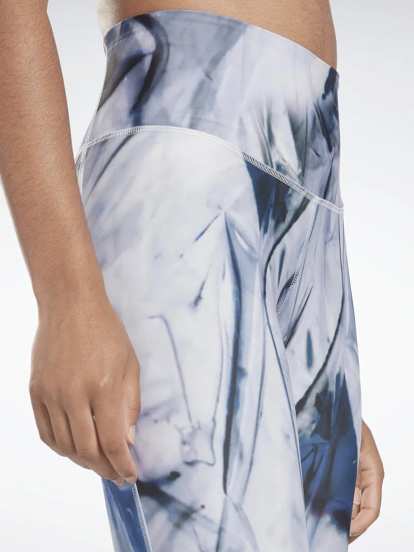 Брюки Reebok Lux Bold High-Waisted Liquid Abyss Print модель H51857 Брюки Reebok Lux Bold High-Waisted Liquid Abyss Print модель H51857 Фото
