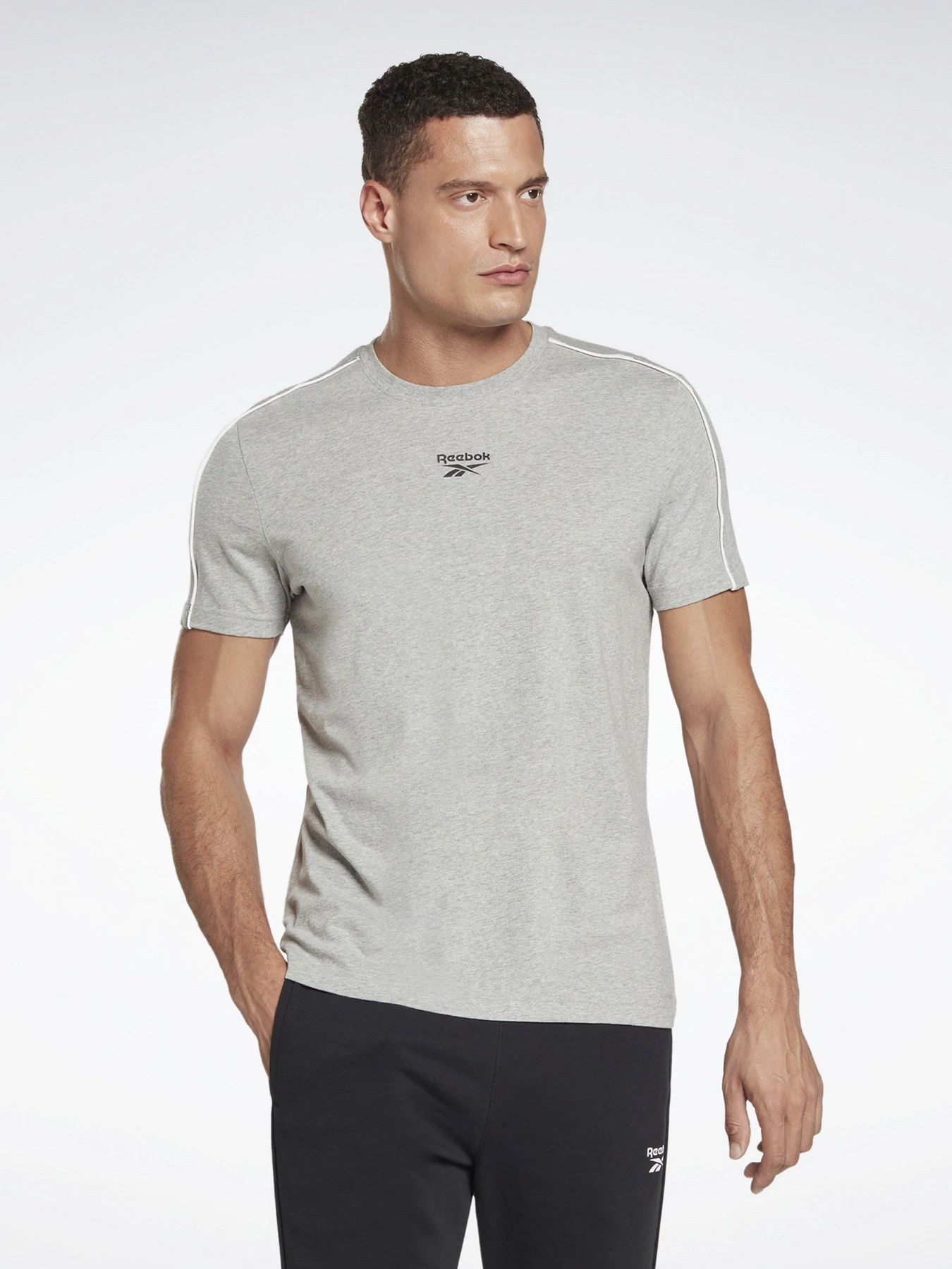 Футболки и поло Reebok Workout Ready Piping модель HA1066 Футболки и поло Reebok Workout Ready Piping модель HA1066 Фото