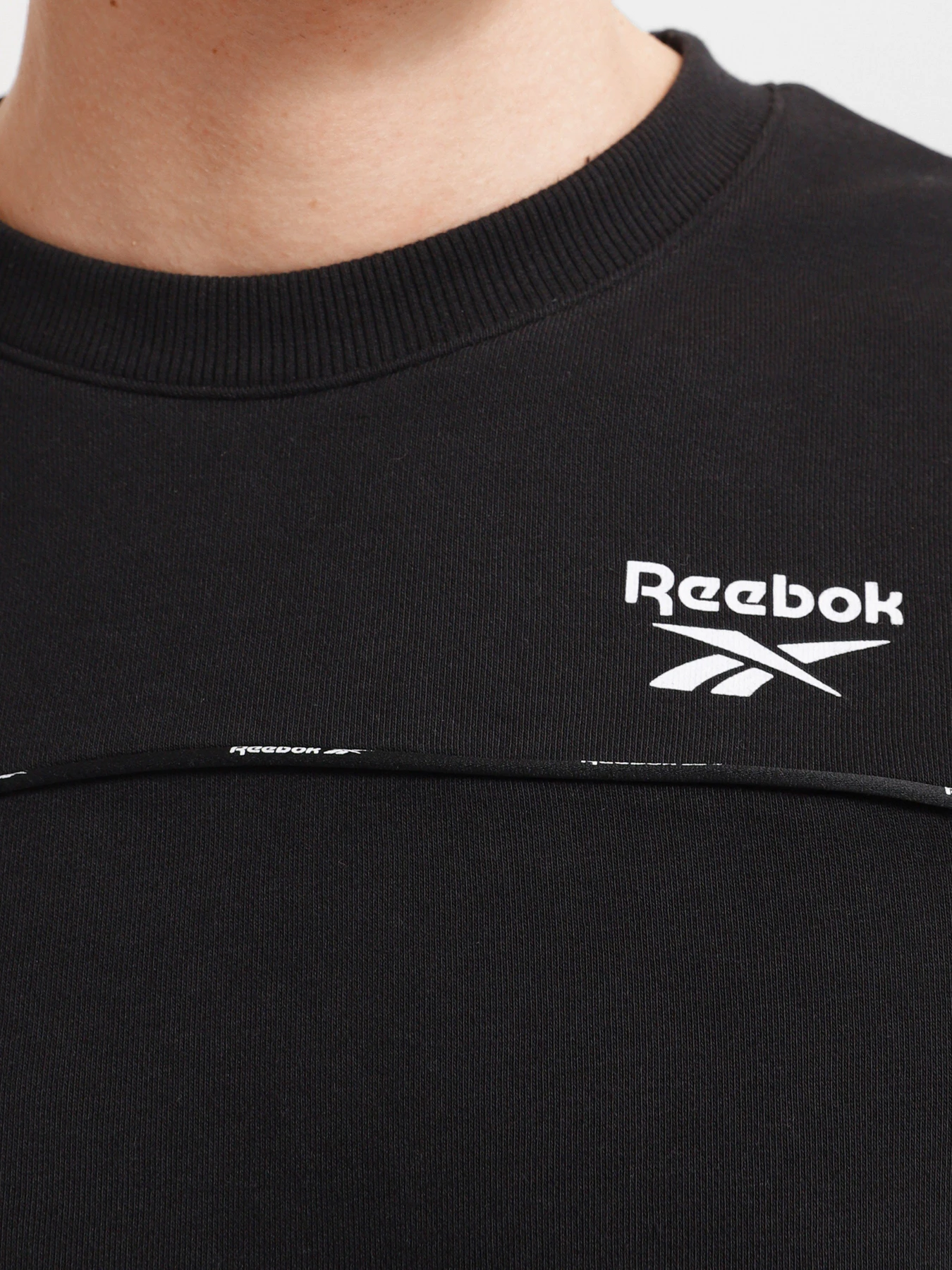 Худи и свитшоты Reebok PIPING CREW модель HA1067 Худи и свитшоты Reebok PIPING CREW модель HA1067 Фото