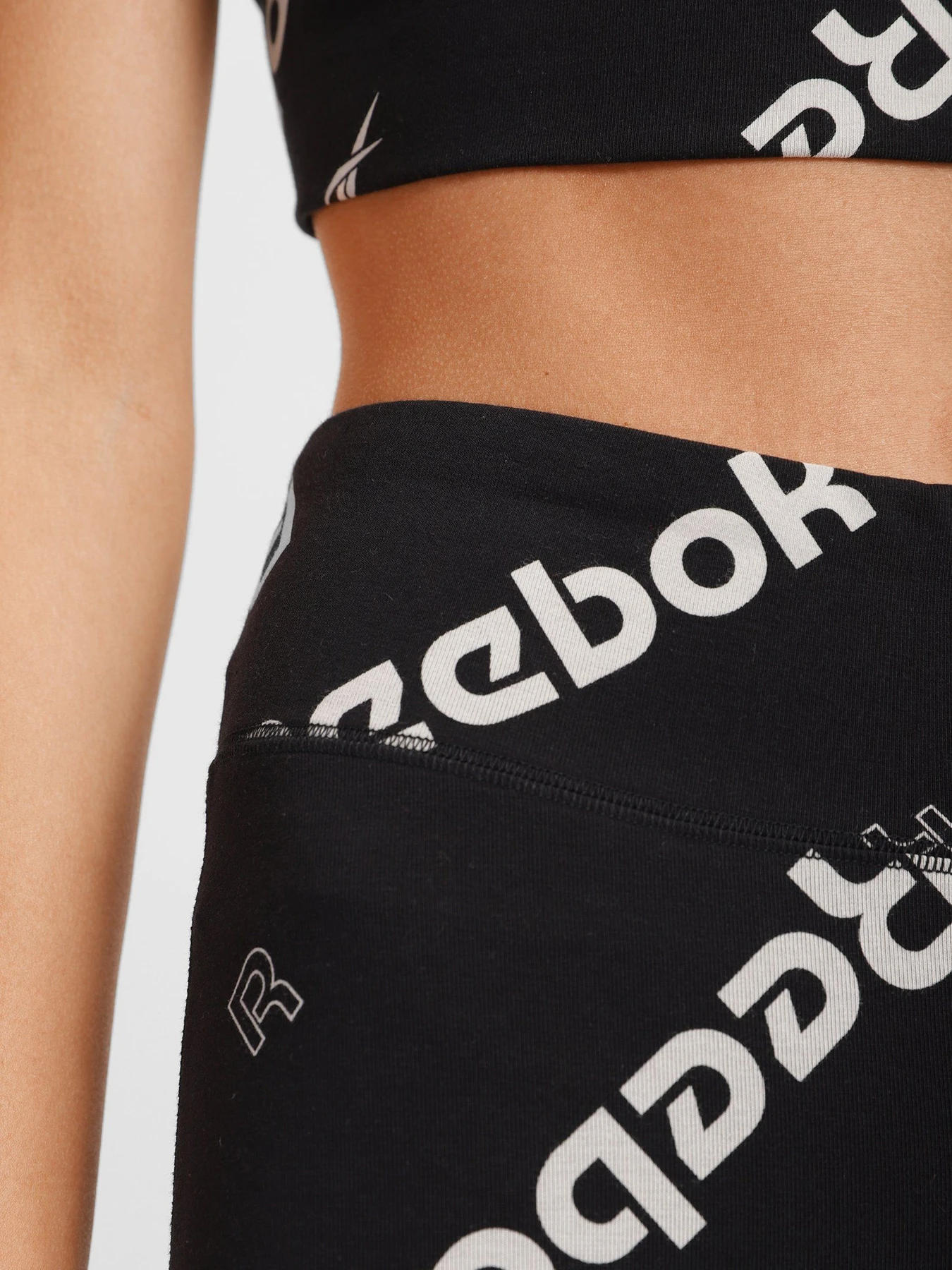 Брюки Reebok RI COTTON AOP TIGHT модель HA5731 Брюки Reebok RI COTTON AOP TIGHT модель HA5731 Фото