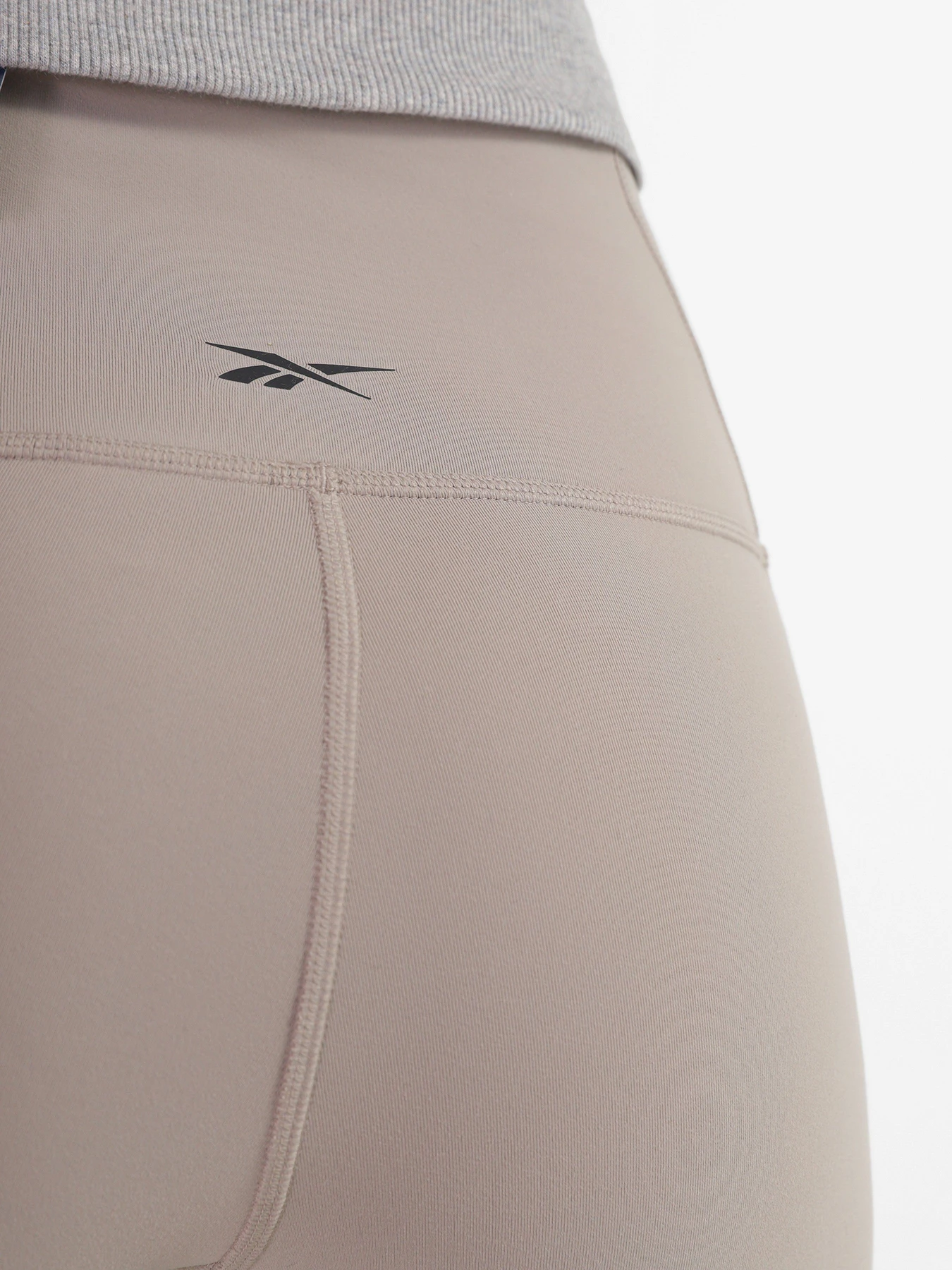 Брюки Reebok Lux High-Waisted модель HB2028 Брюки Reebok Lux High-Waisted модель HB2028 Фото