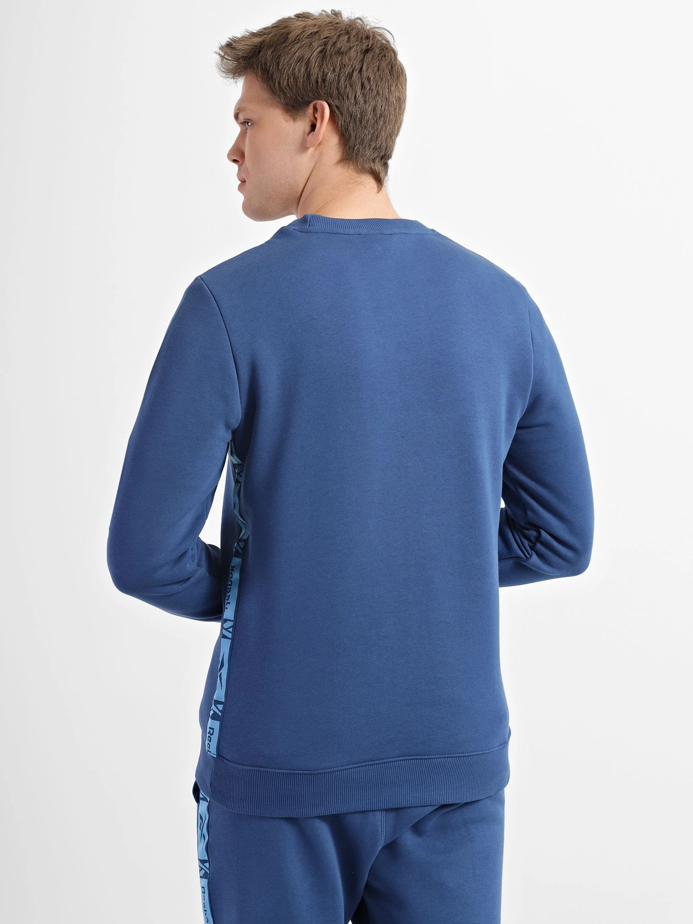 Худі та світшоти Reebok Identity Tape Crew модель HB2151 Худі та світшоти Reebok Identity Tape Crew модель HB2151 Фото