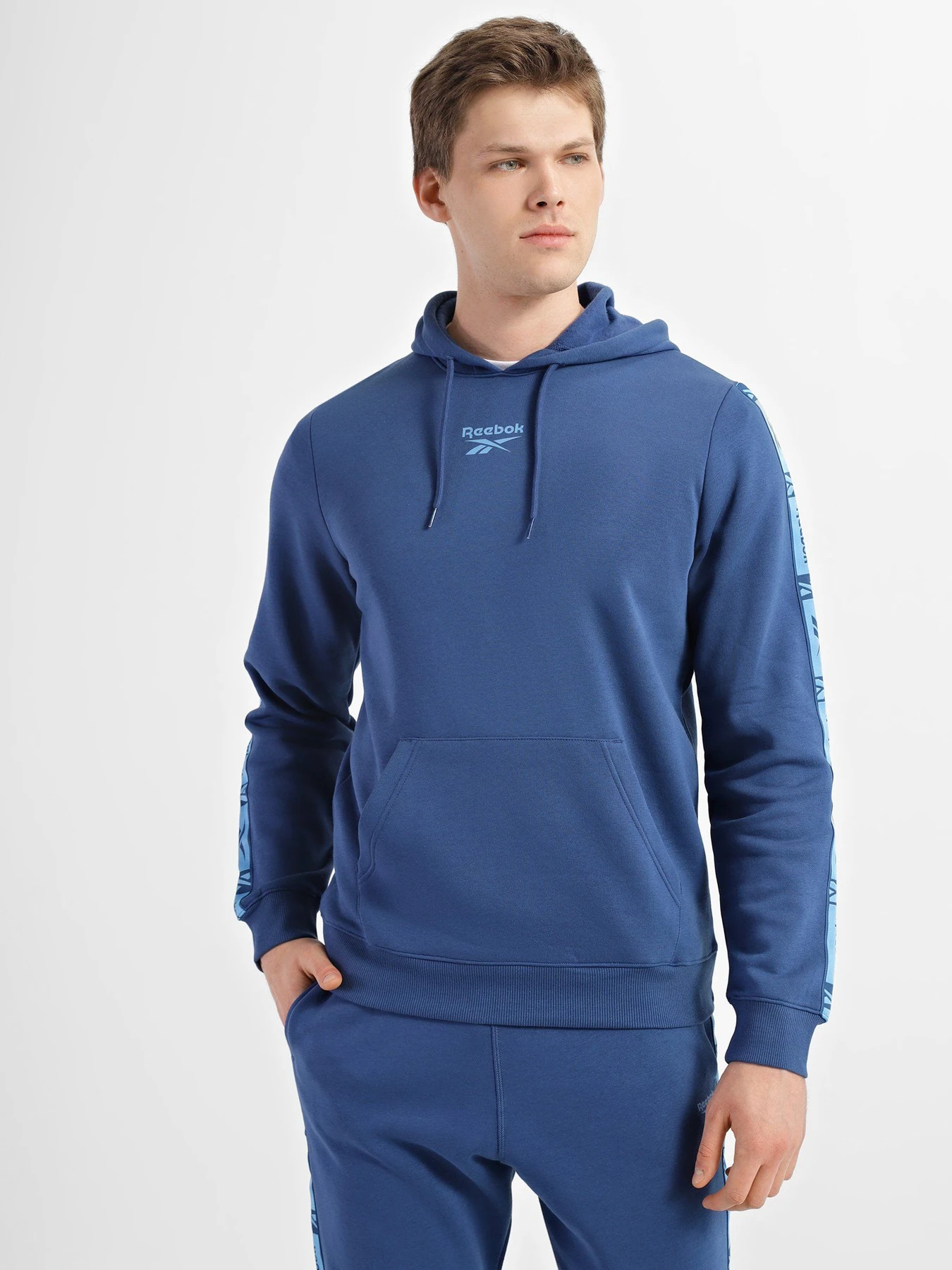 Худи и свитшоты Reebok Identity Tape модель HB2154 Худи и свитшоты Reebok Identity Tape модель HB2154 Фото