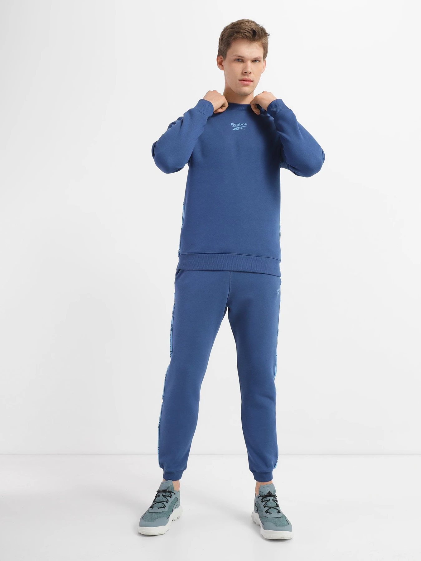 Брюки Reebok RI Tape модель HB2160 Брюки Reebok RI Tape модель HB2160 Фото