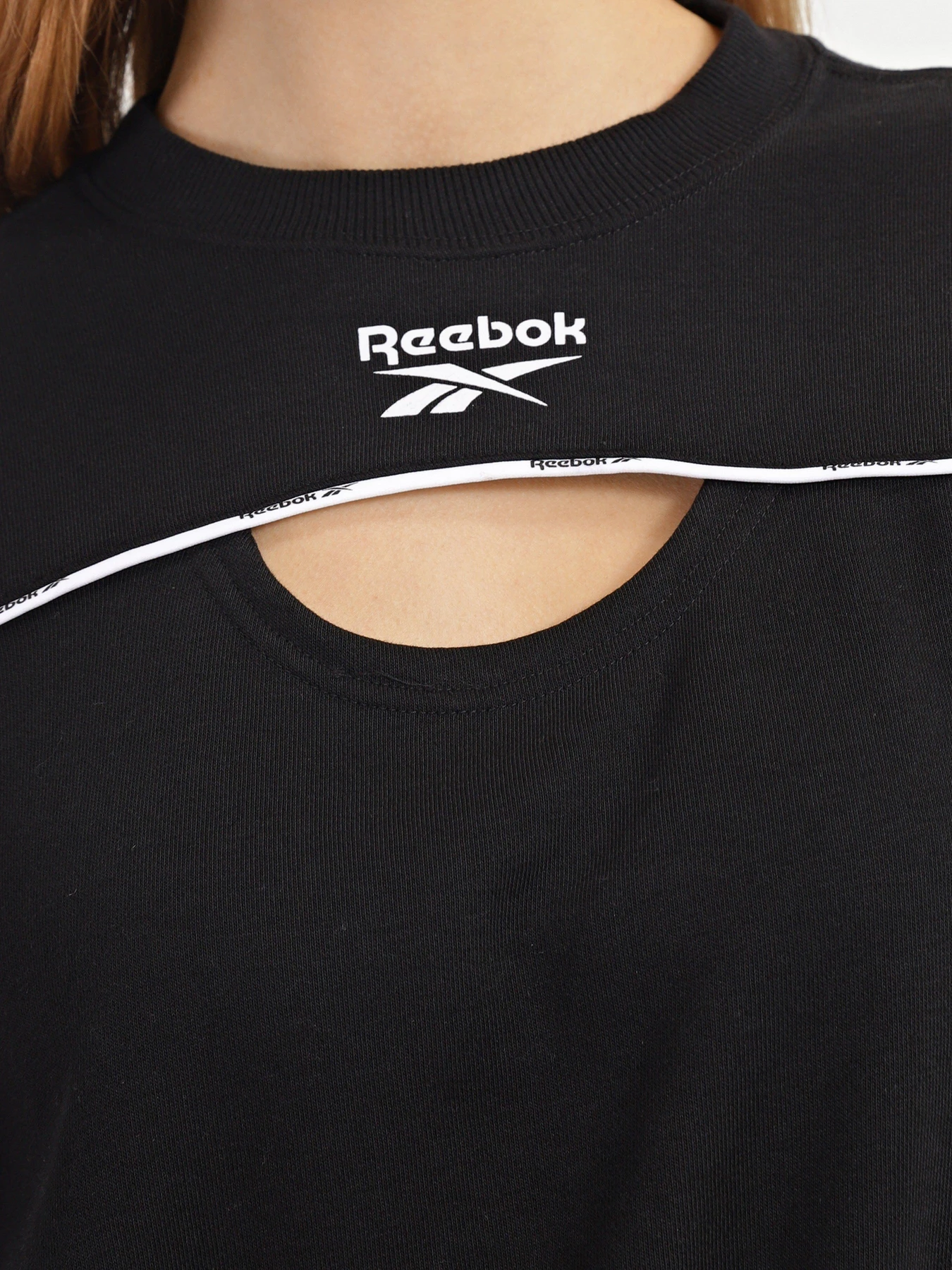 Худі та світшоти Reebok Piping Crewneck модель HB2335 Худі та світшоти Reebok Piping Crewneck модель HB2335 Фото
