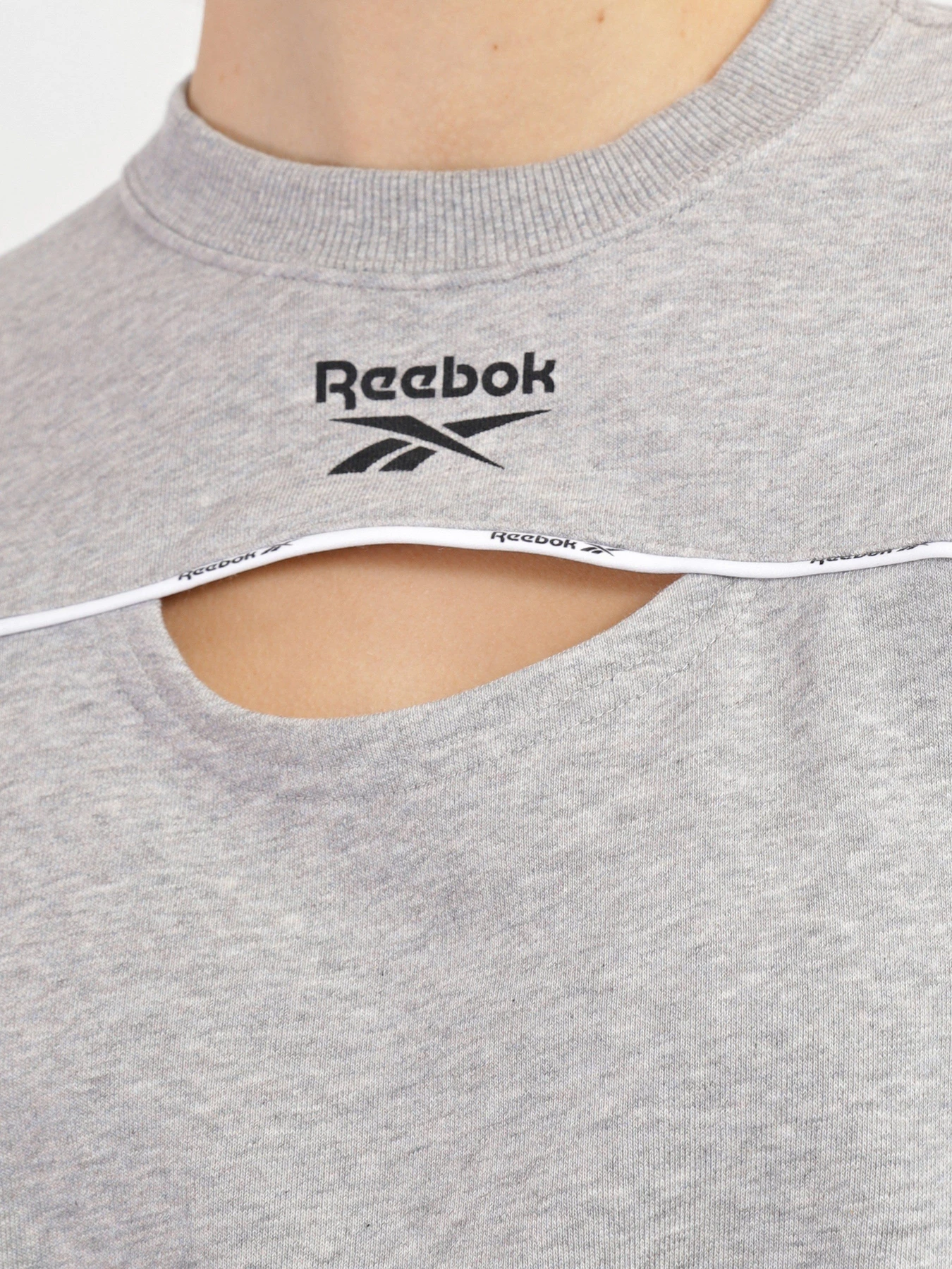Худі та світшоти Reebok Piping Crewneck модель HB2336 Худі та світшоти Reebok Piping Crewneck модель HB2336 Фото