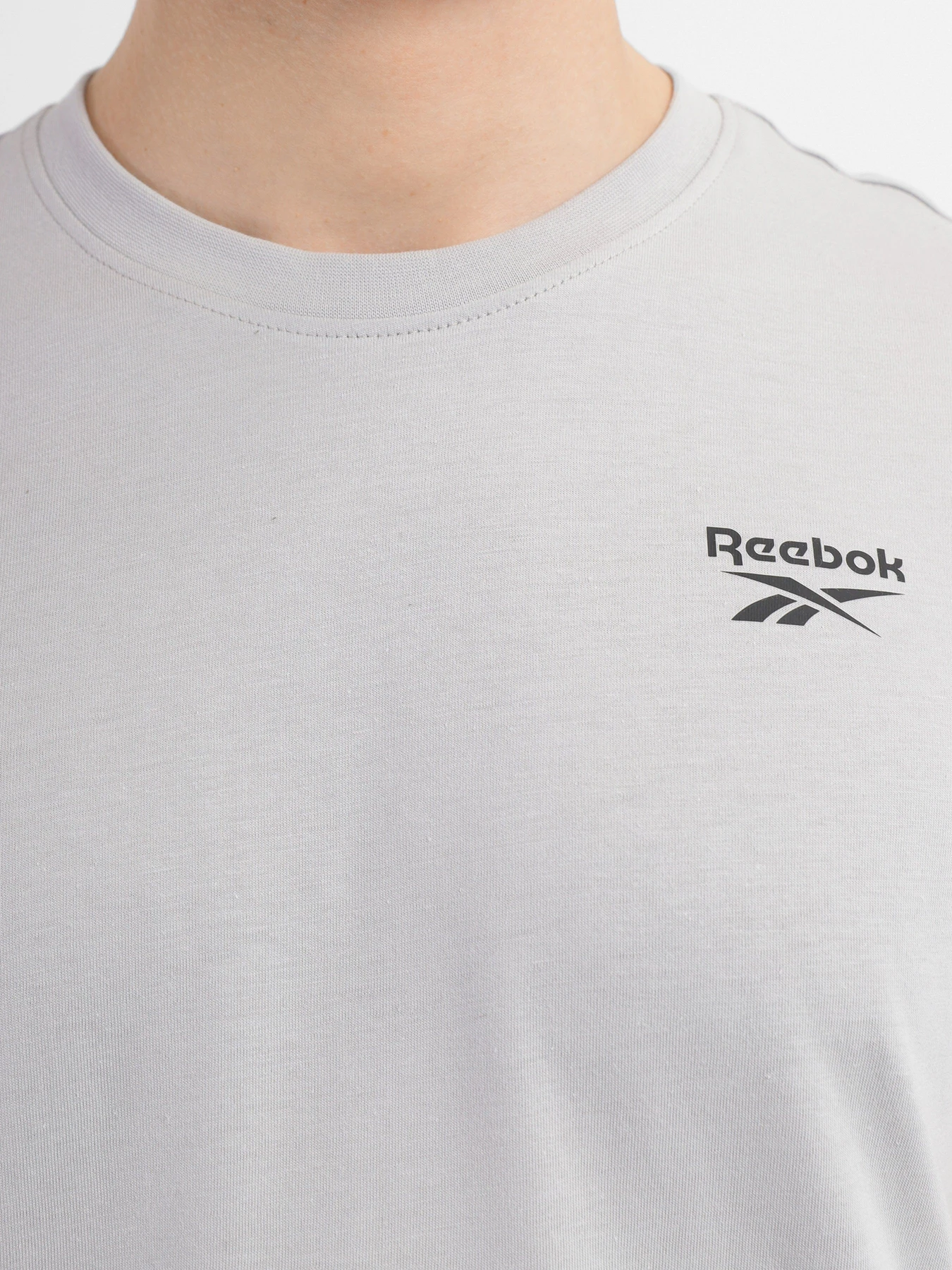 Футболки и поло Reebok Ri Left Chest Logo Tee модель HG4442 Футболки и поло Reebok Ri Left Chest Logo Tee модель HG4442 Фото