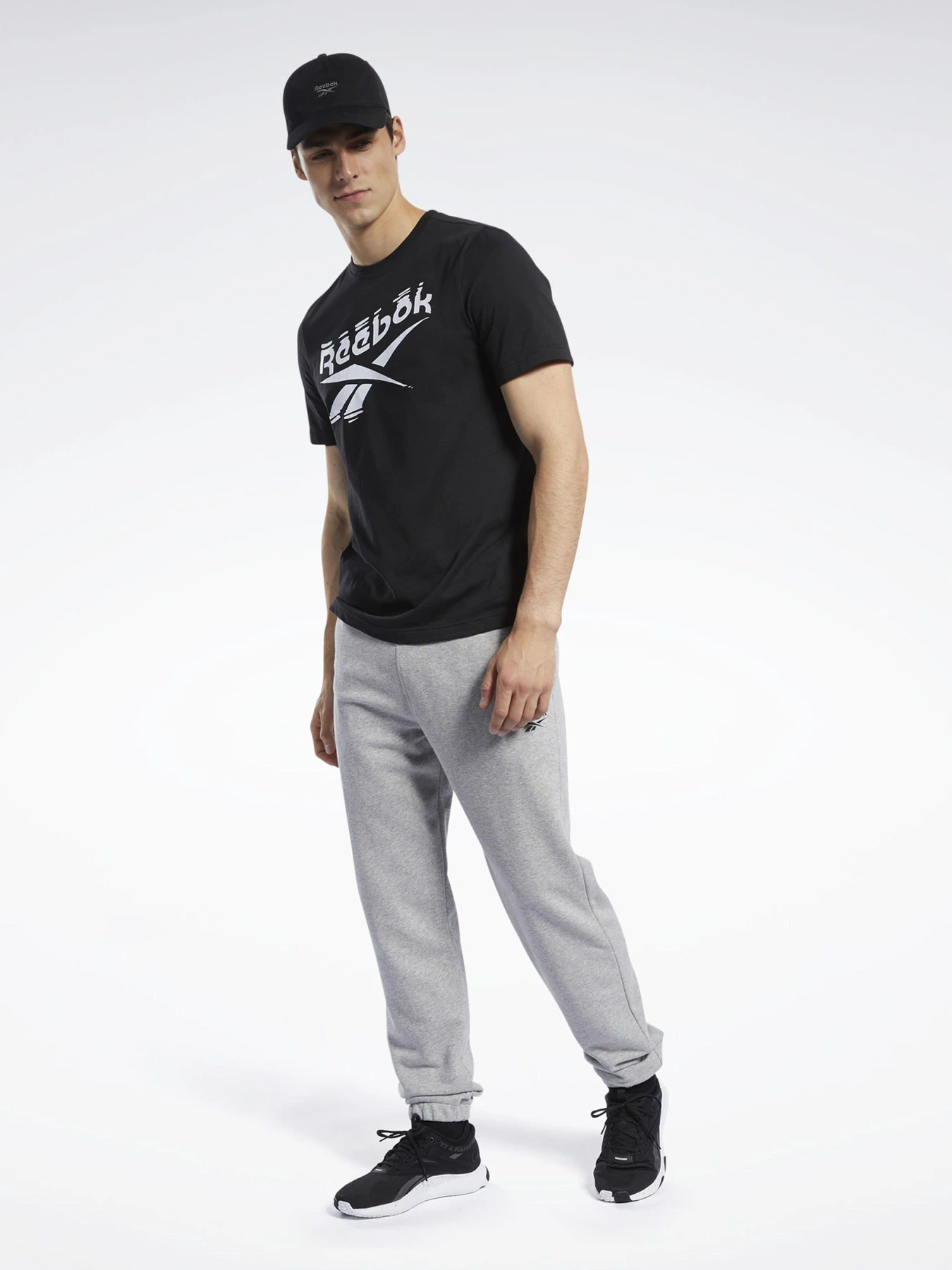 Штани Reebok Training Essentials модель FJ4682 Штани Reebok Training Essentials модель FJ4682 Фото