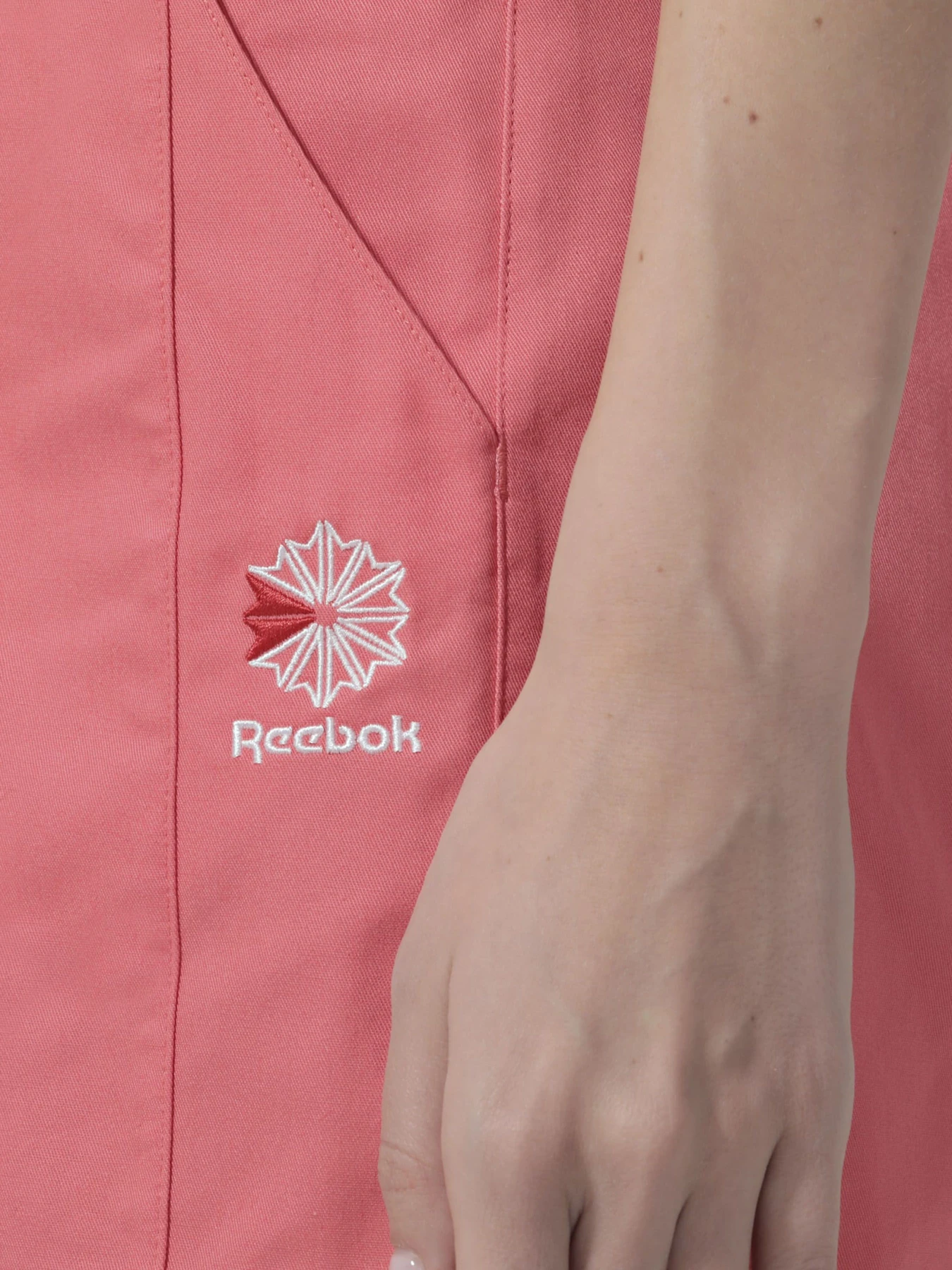 Шорты Reebok Classics модель EJ8782 Фото