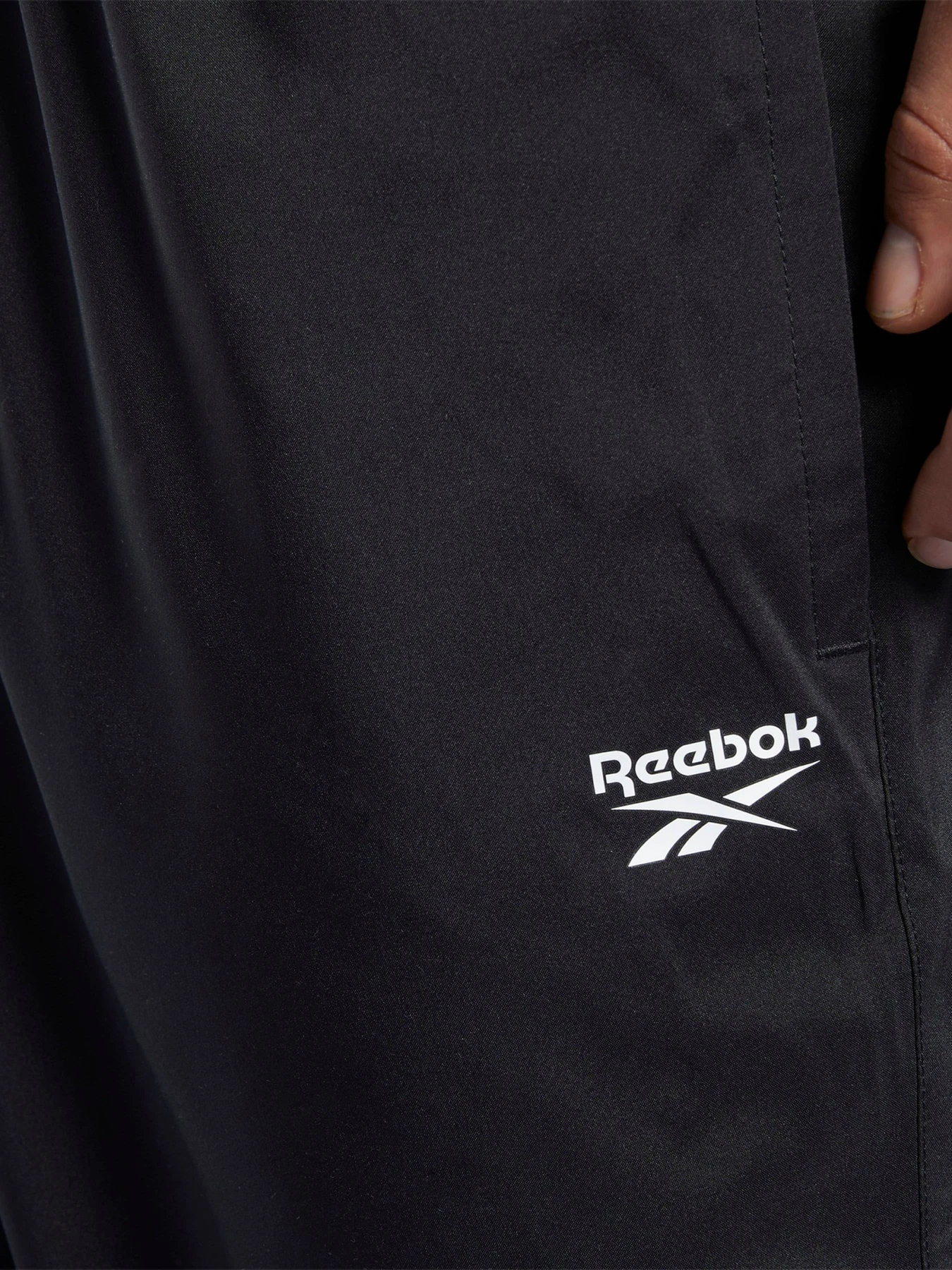 Штани Reebok Essentials модель 0B998 Штани Reebok Essentials модель 0B998 Фото