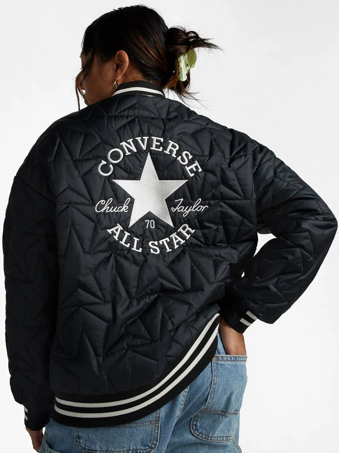 Куртки и дубленки CONVERSE Classic Fit Wearers Left Star Chev Emb Fleece модель 10025223-001 Куртки и дубленки CONVERSE Classic Fit Wearers Left Star Chev Emb Fleece модель 10025223-001 Фото