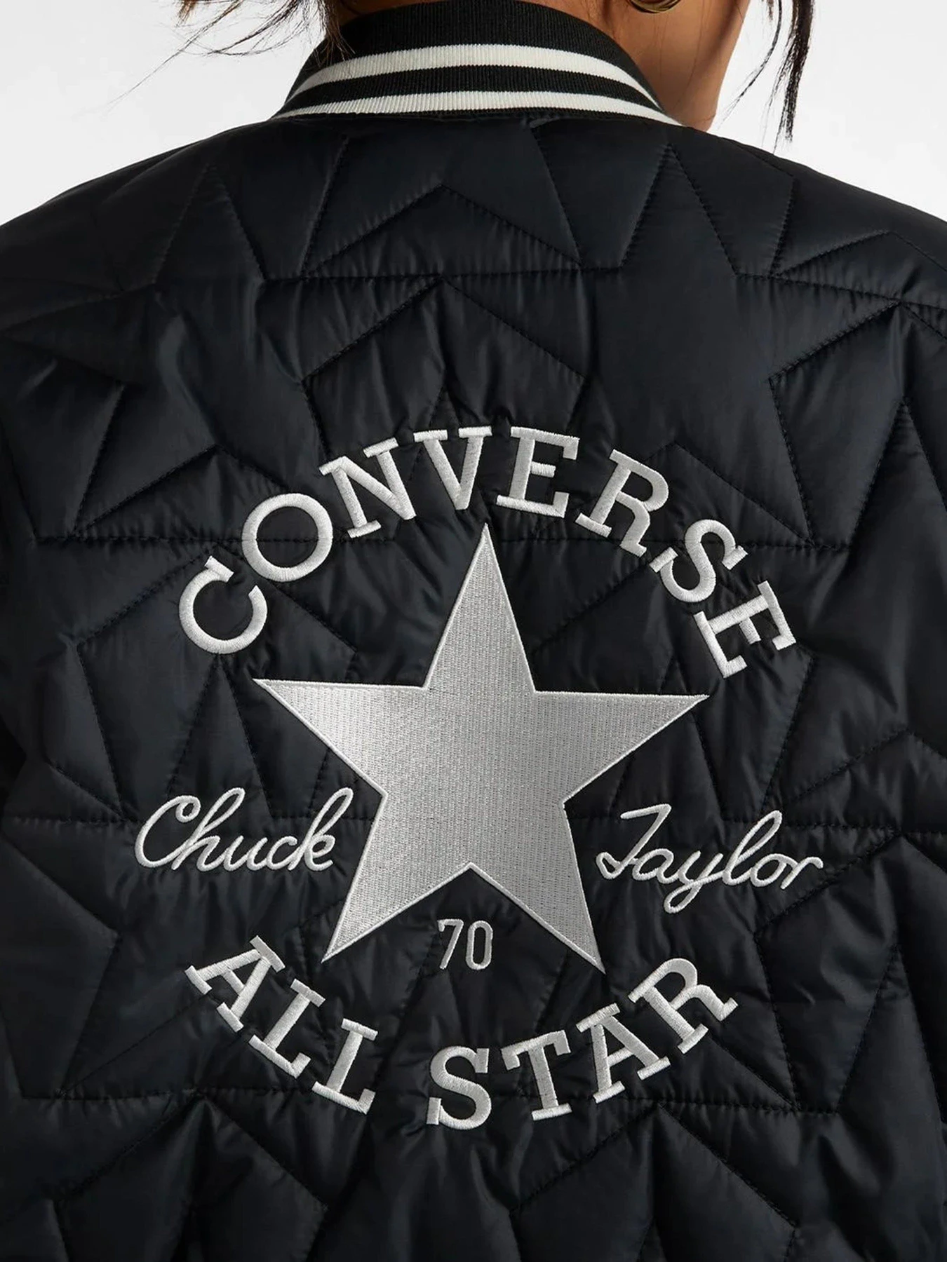 Куртки и дубленки CONVERSE Classic Fit Wearers Left Star Chev Emb Fleece модель 10025223-001 Куртки и дубленки CONVERSE Classic Fit Wearers Left Star Chev Emb Fleece модель 10025223-001 Фото