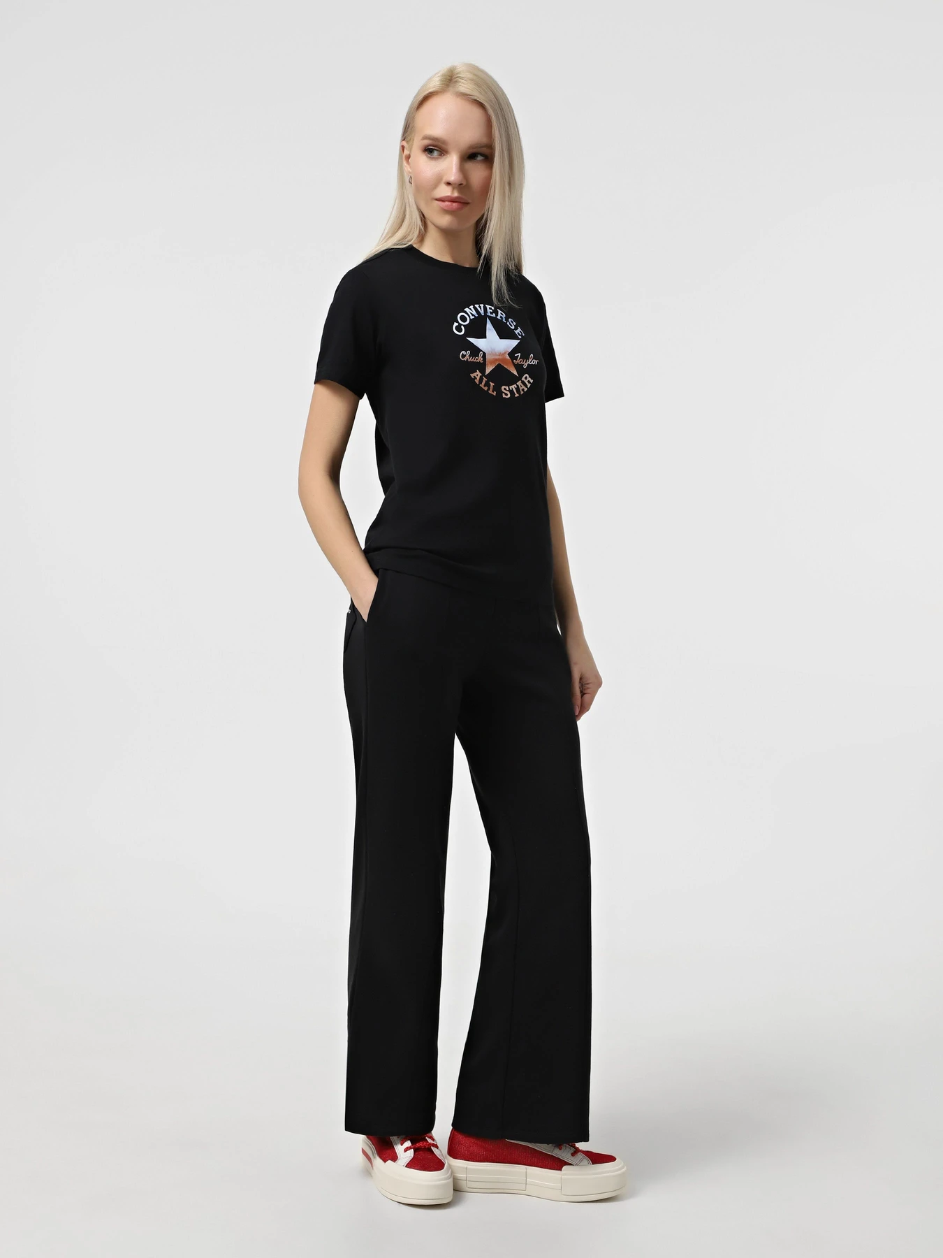 Брюки CONVERSE STAR CHEVRON OPEN HEM модель 10028418-001 Брюки CONVERSE STAR CHEVRON OPEN HEM модель 10028418-001 Фото