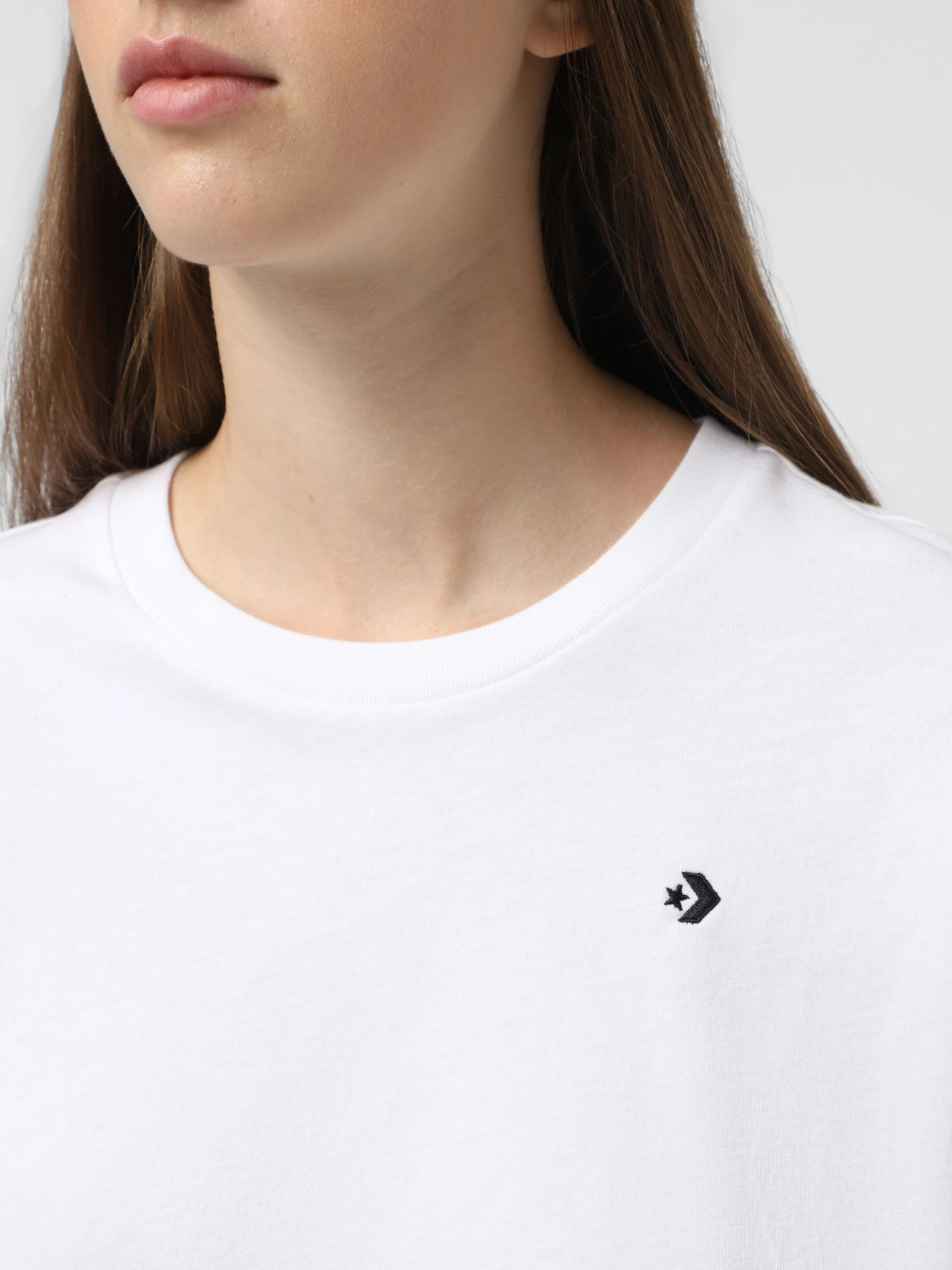 Футболки и поло CONVERSE STAR CHEVRON TEE модель CVW5T102-WHT Фото