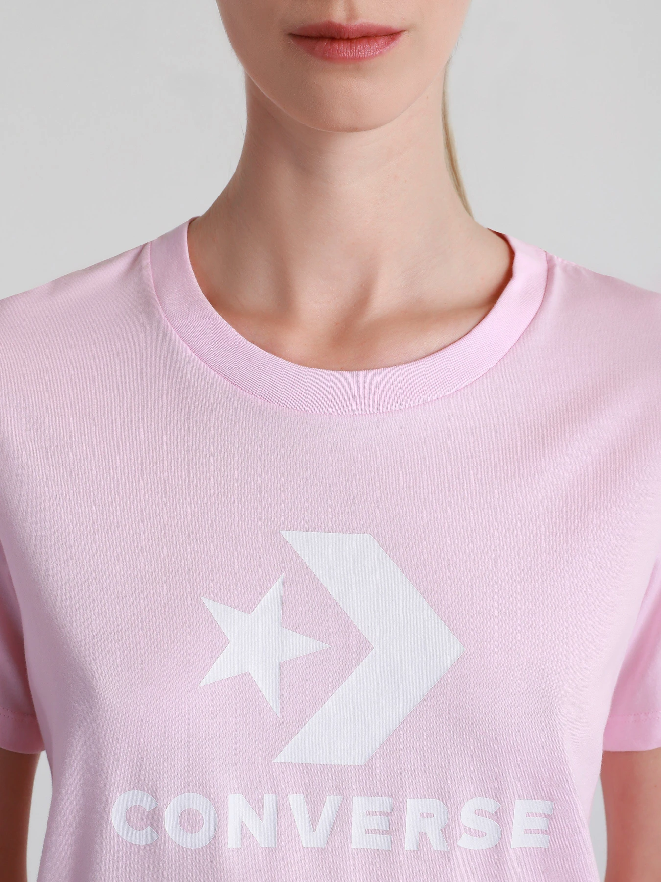Футболки і поло CONVERSE Center Front Logo модель 10018569-681 Футболки і поло CONVERSE Center Front Logo модель 10018569-681 Фото