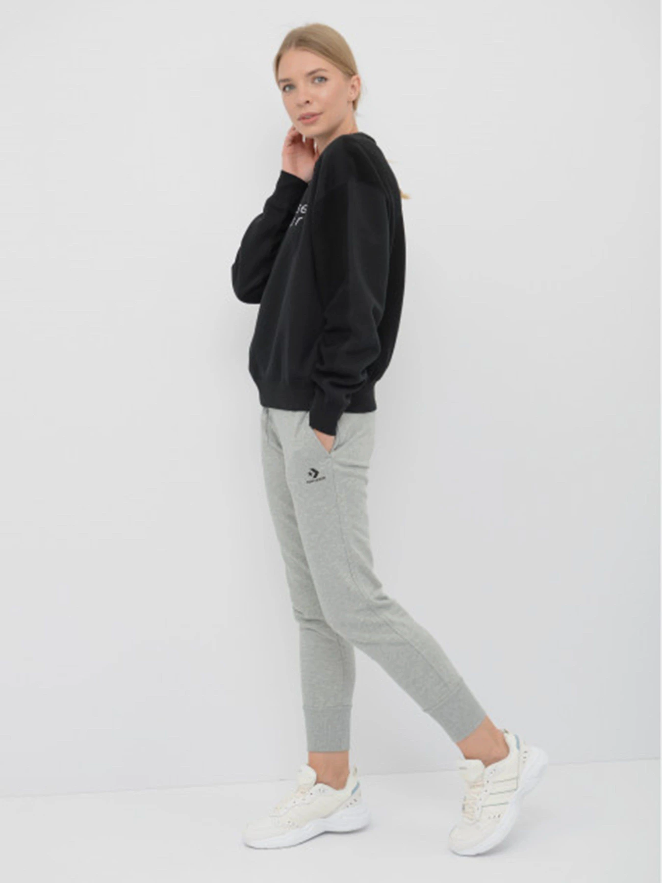 Брюки CONVERSE Embroidered Star Chevron модель 10020164-035 Брюки CONVERSE Embroidered Star Chevron модель 10020164-035 Фото