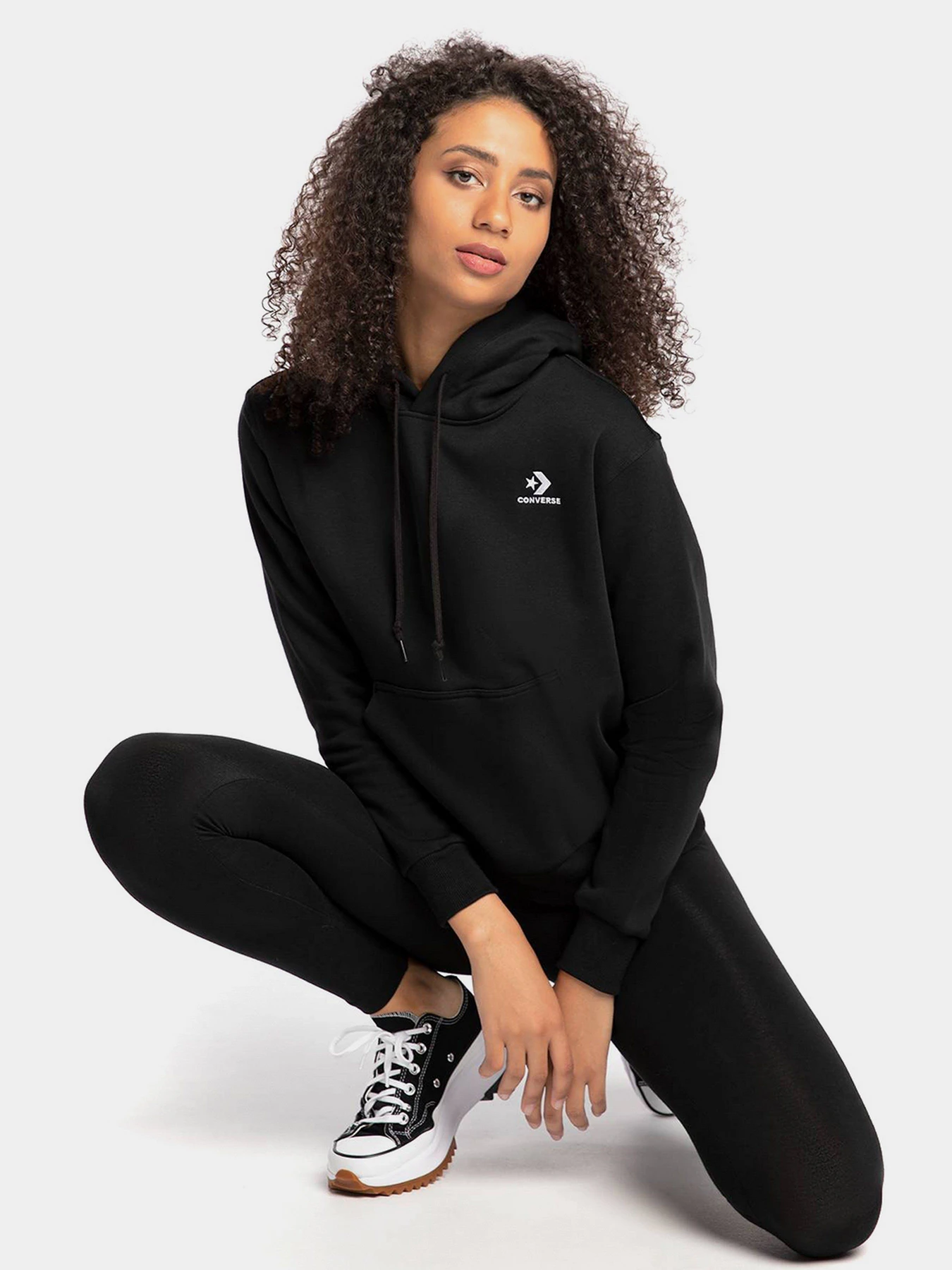 Худи и свитшоты CONVERSE Embroidered Star Chevron модель 10020872-001 Худи и свитшоты CONVERSE Embroidered Star Chevron модель 10020872-001 Фото